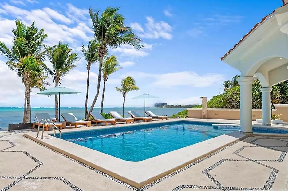 Beachfront Hacienda Soliman Bay *