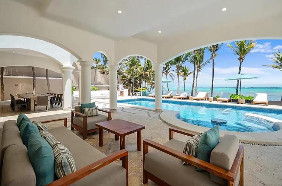 Villa Beachfront Hacienda Soliman Bay