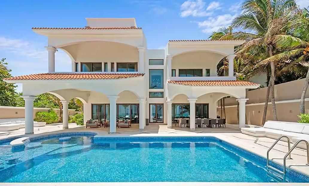 Beachfront Hacienda Soliman Bay Villa *