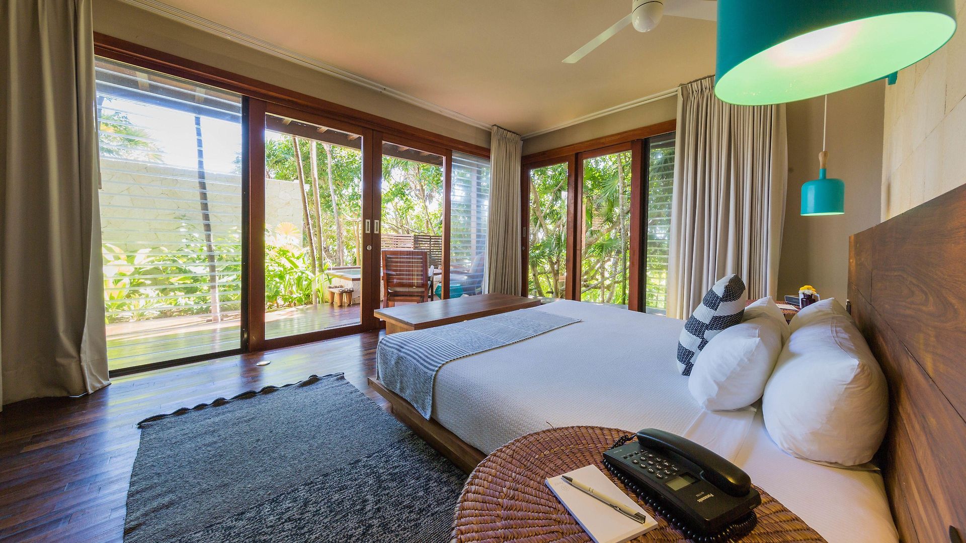 Mi By La Zebra, An Slh (adults Only) 5*
