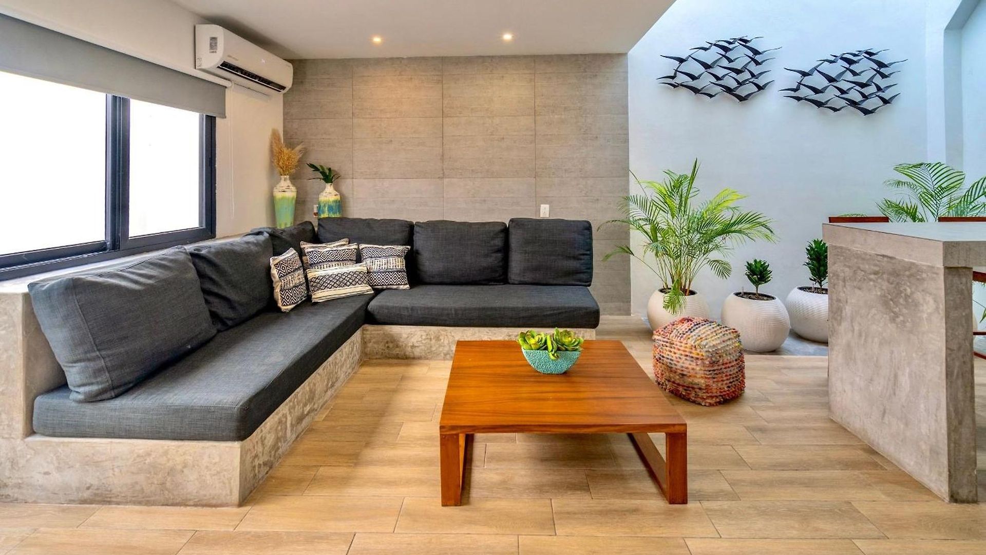 Great Located Spacious 2 Bedroom With Amazing Terrace By Waves Management Villa