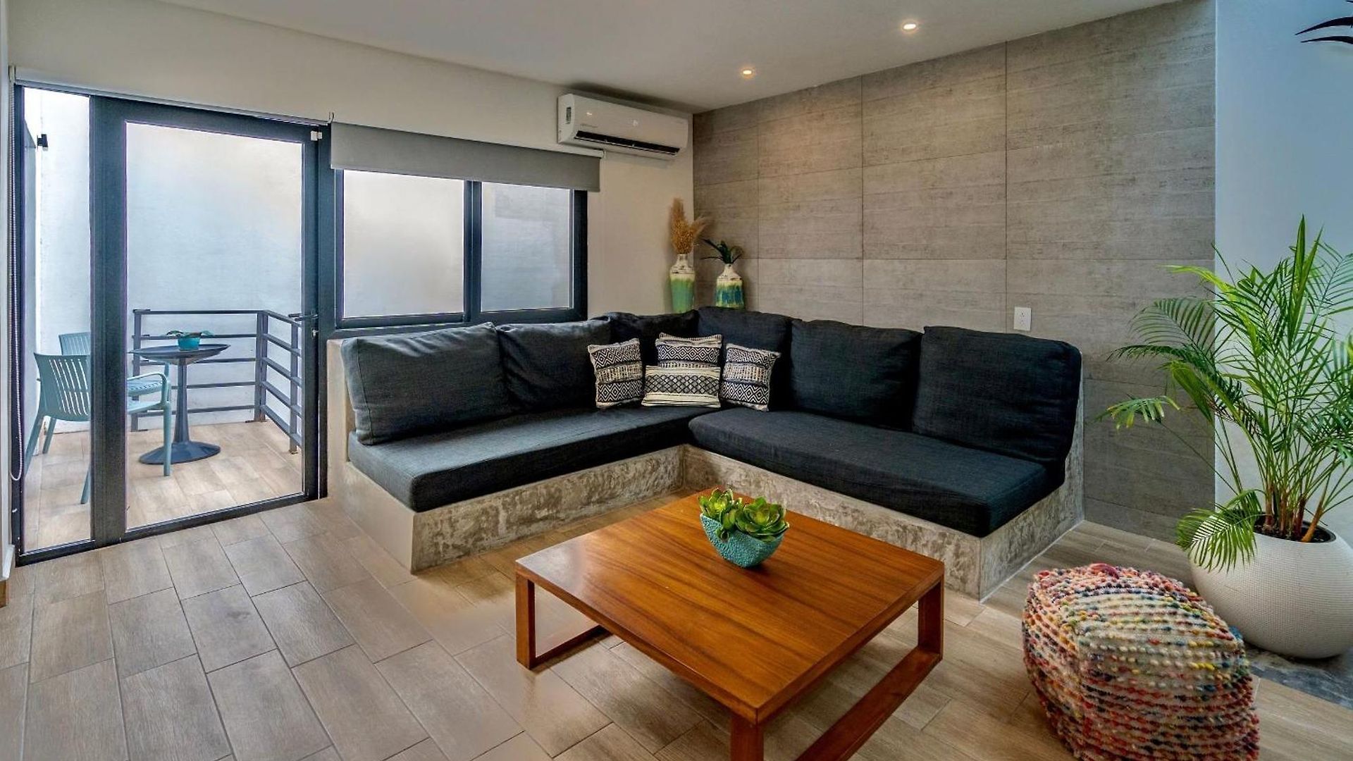 Villa Great Located Spacious 2 Bedroom With Amazing Terrace By Waves Management