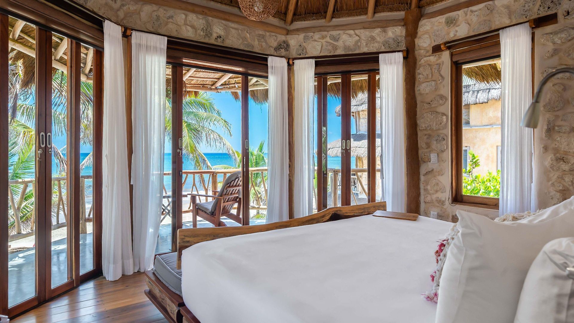 Hotel Alaya Beachfront 4*