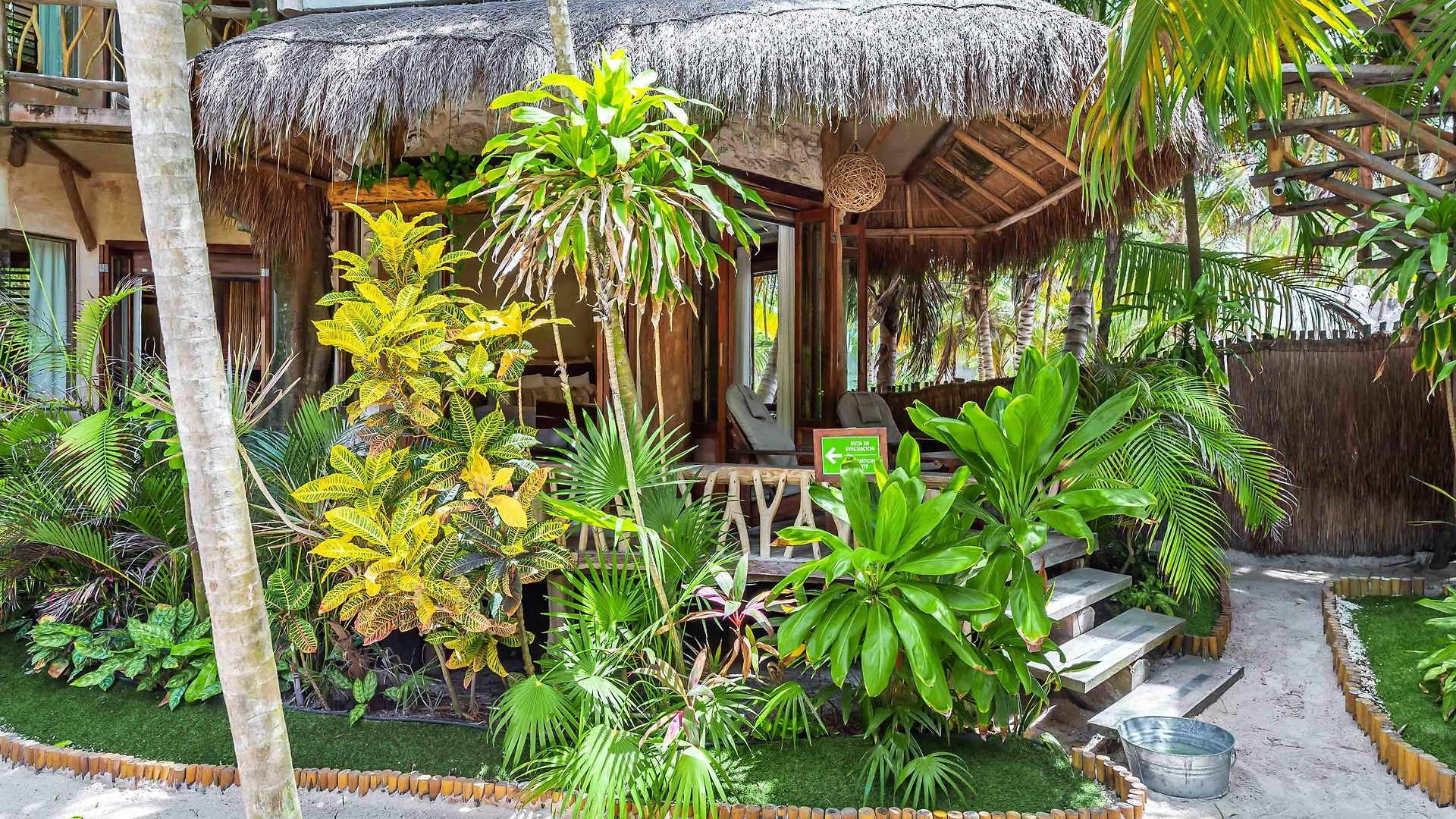 Hotel Alaya Beachfront 4*