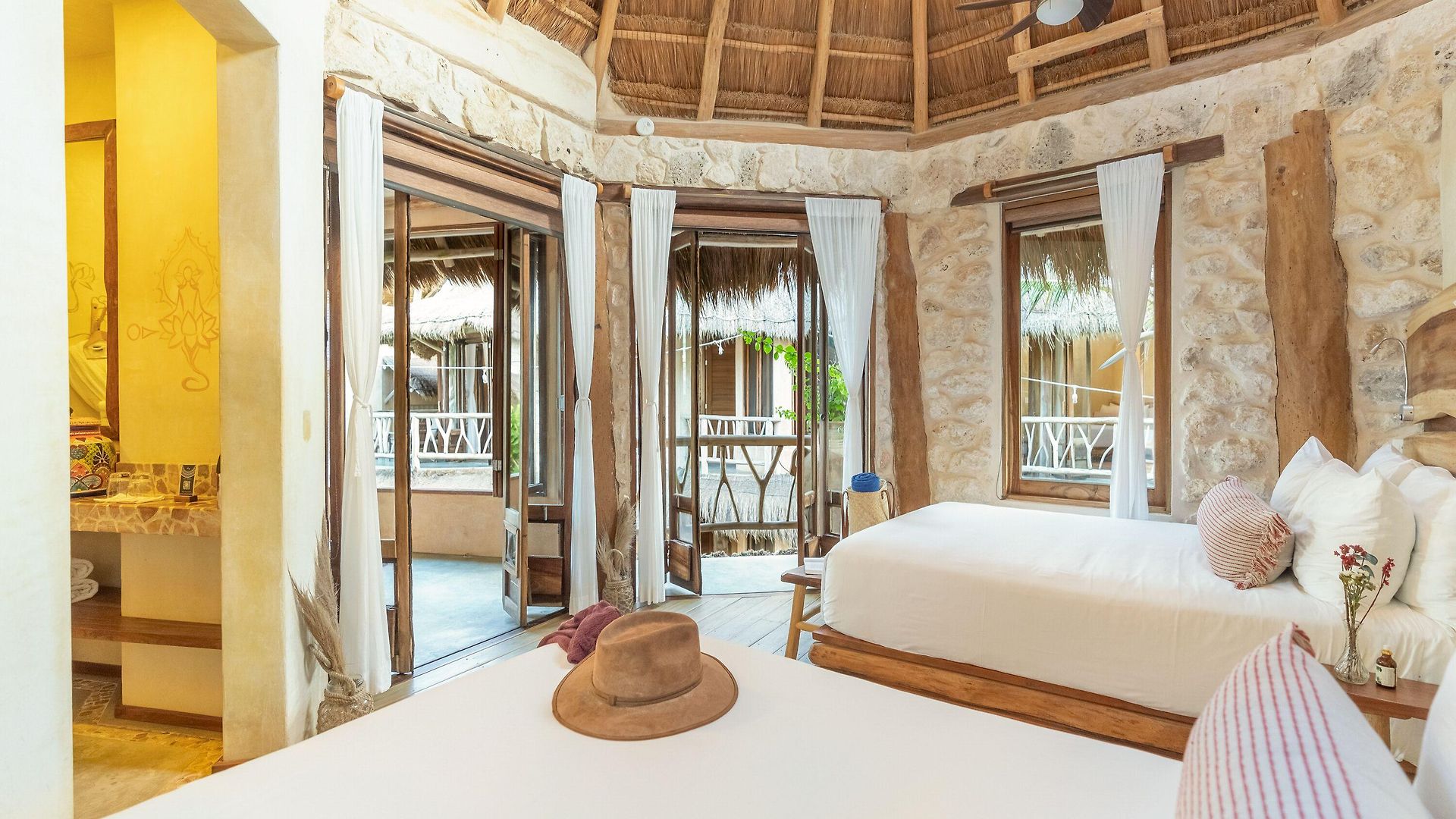 Hotel Alaya Beachfront 4*