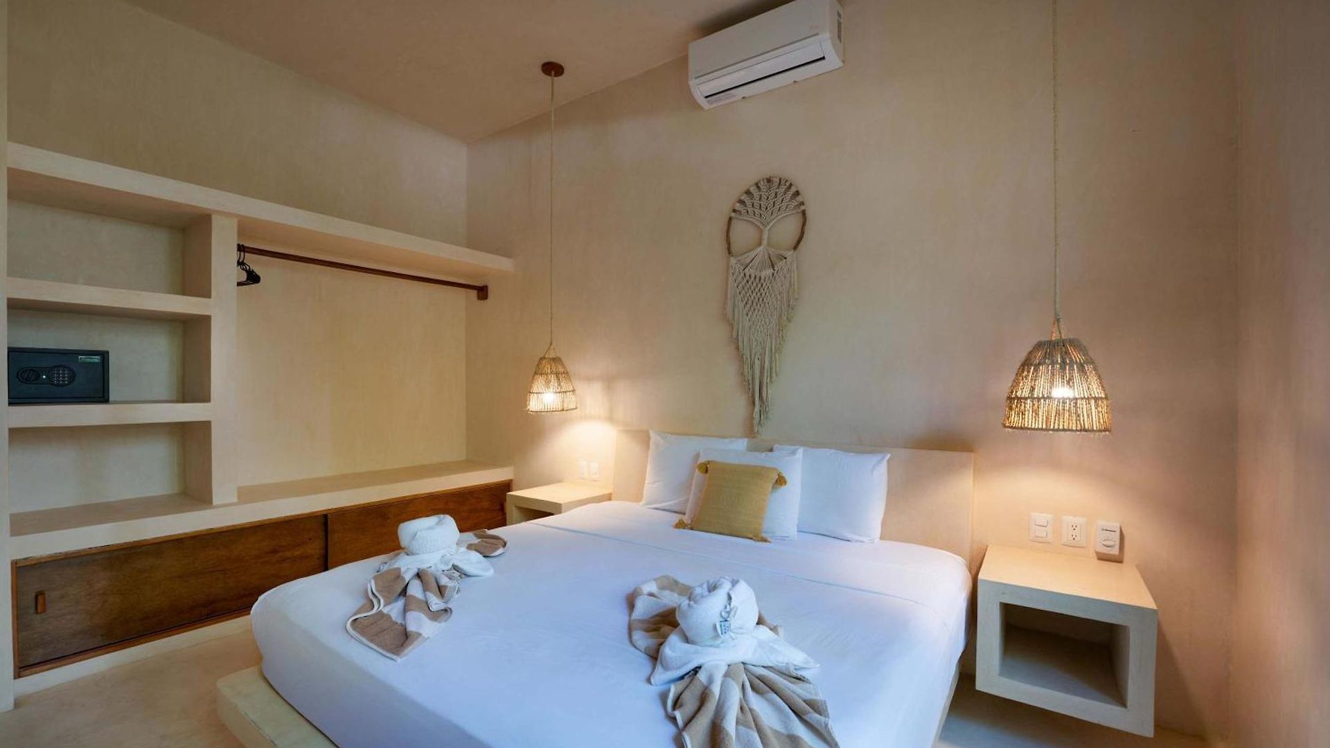 Stylish Ground-floor 3br Haven With Luxe Plunge Pool Holiday home
