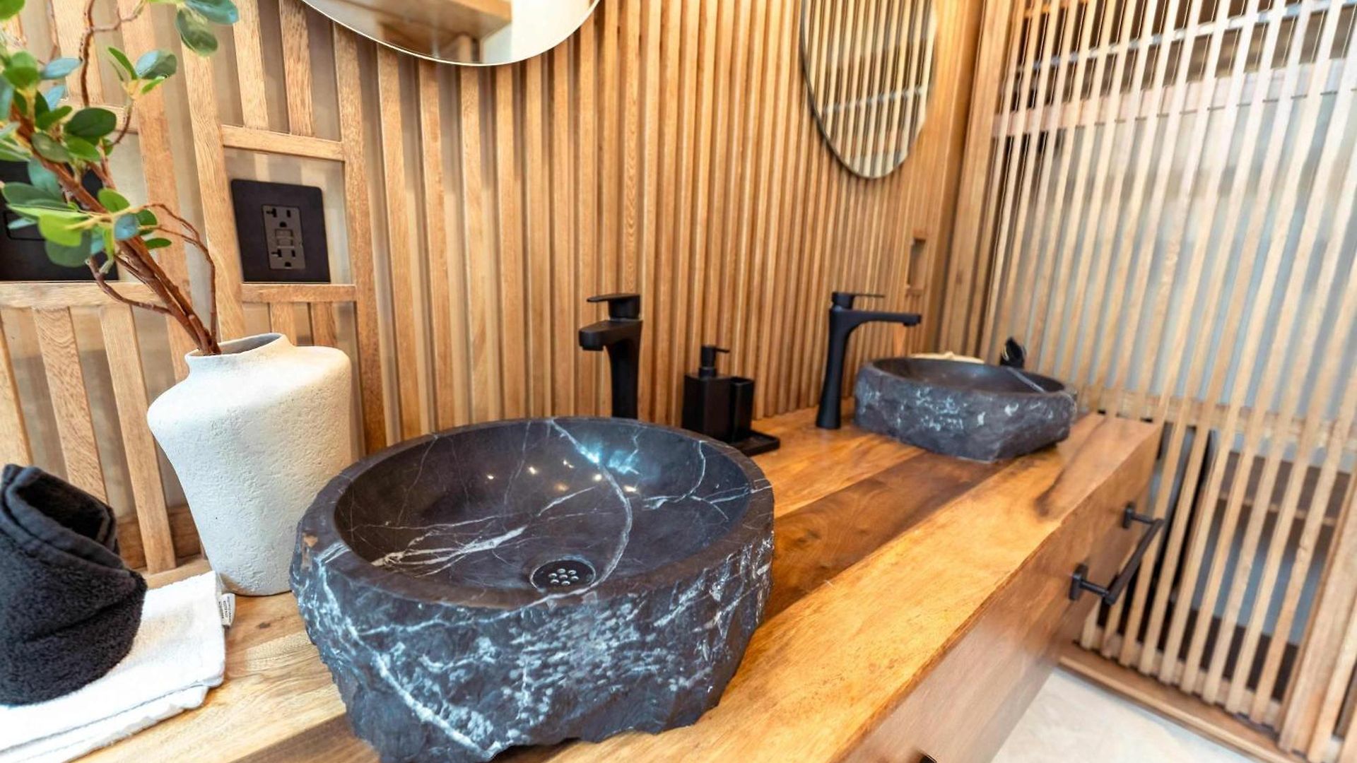 Luxe 3br - Two Private Pools Including Rooftop Modern Boho Style *