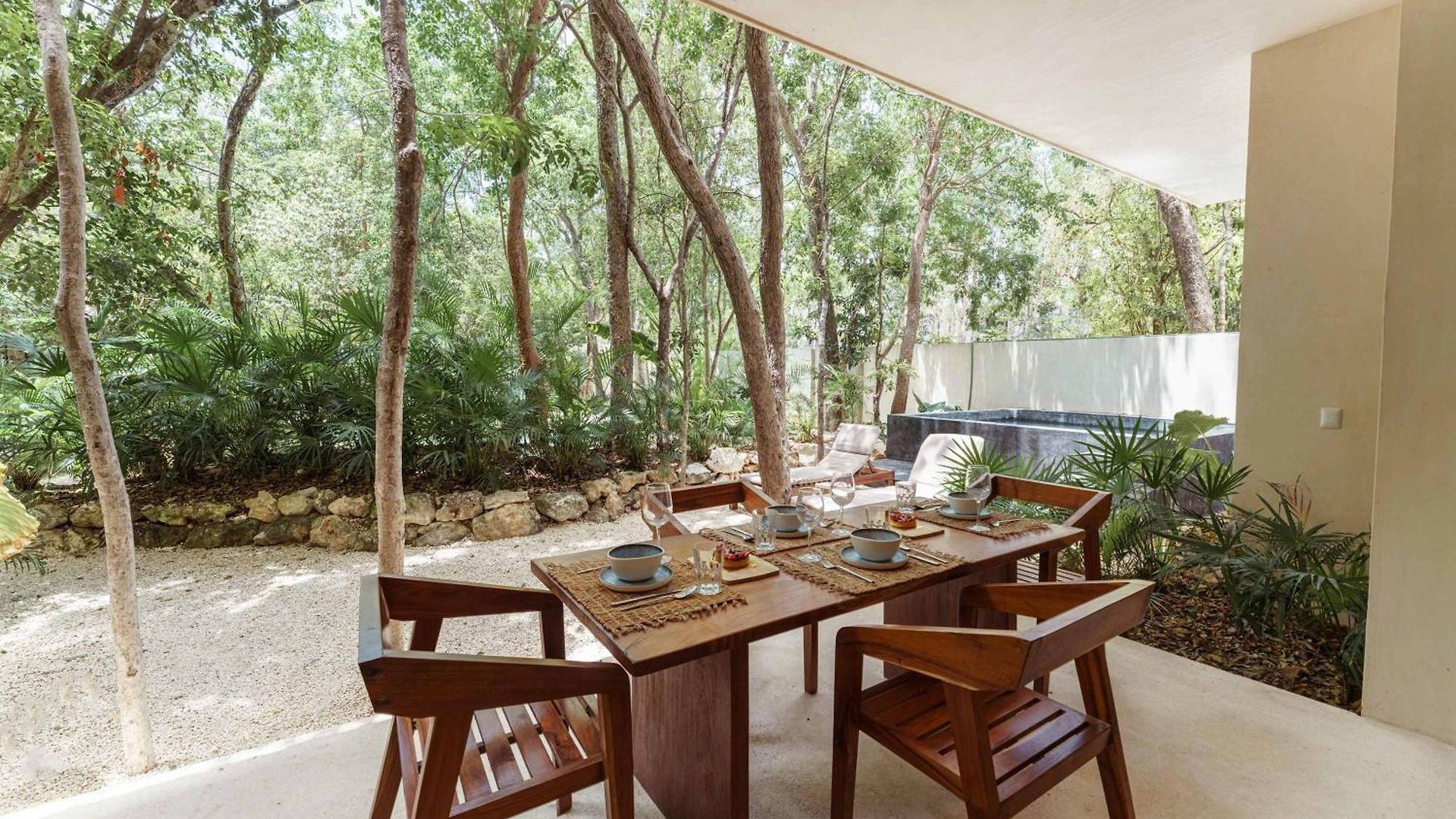 Stylish Ground-floor 3br Haven With Luxe Plunge Pool Holiday home