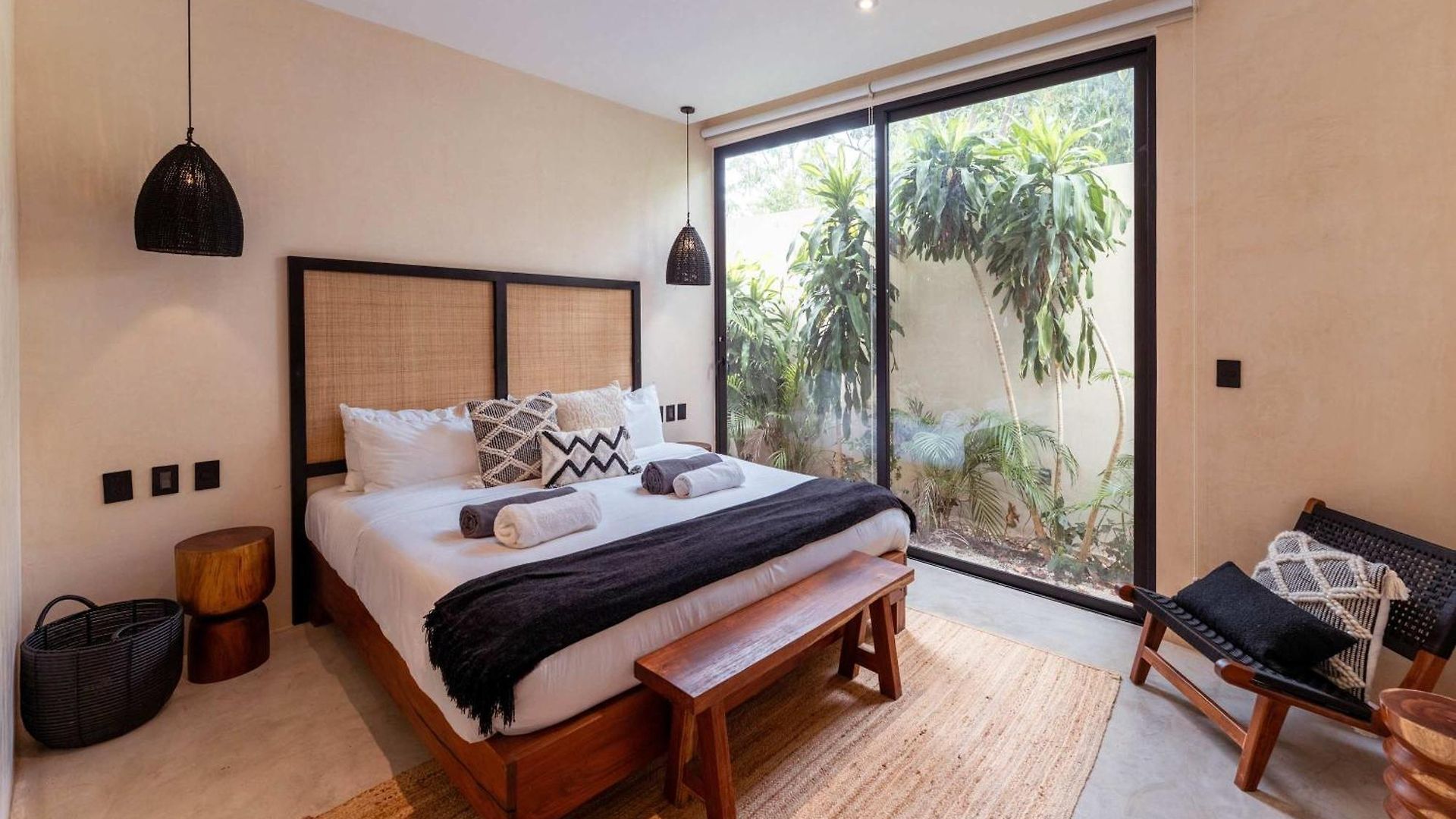 Villa Luxe 3br - Two Private Pools Including Rooftop Modern Boho Style *