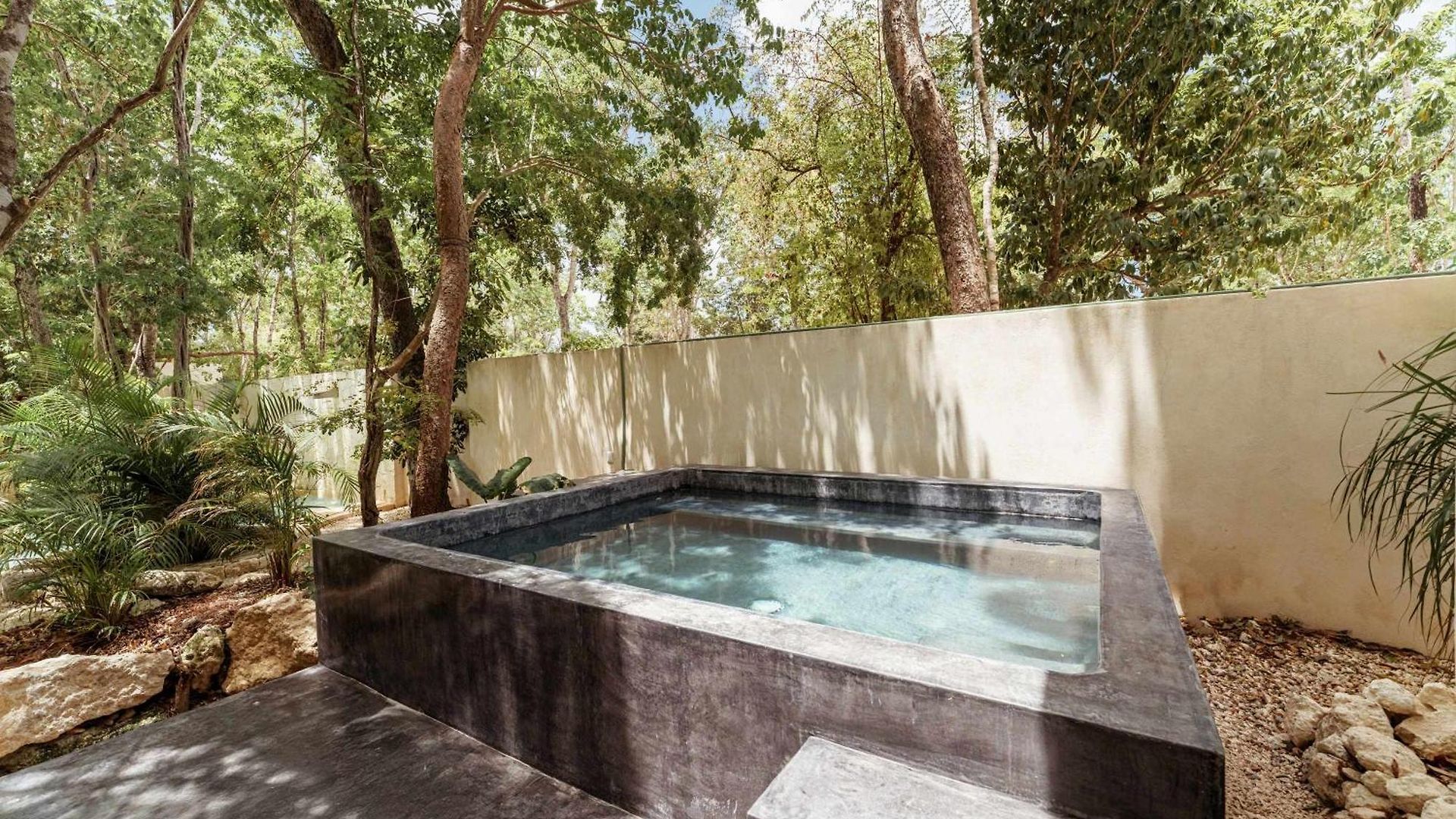 Stylish Ground-floor 3br Haven With Luxe Plunge Pool Holiday home