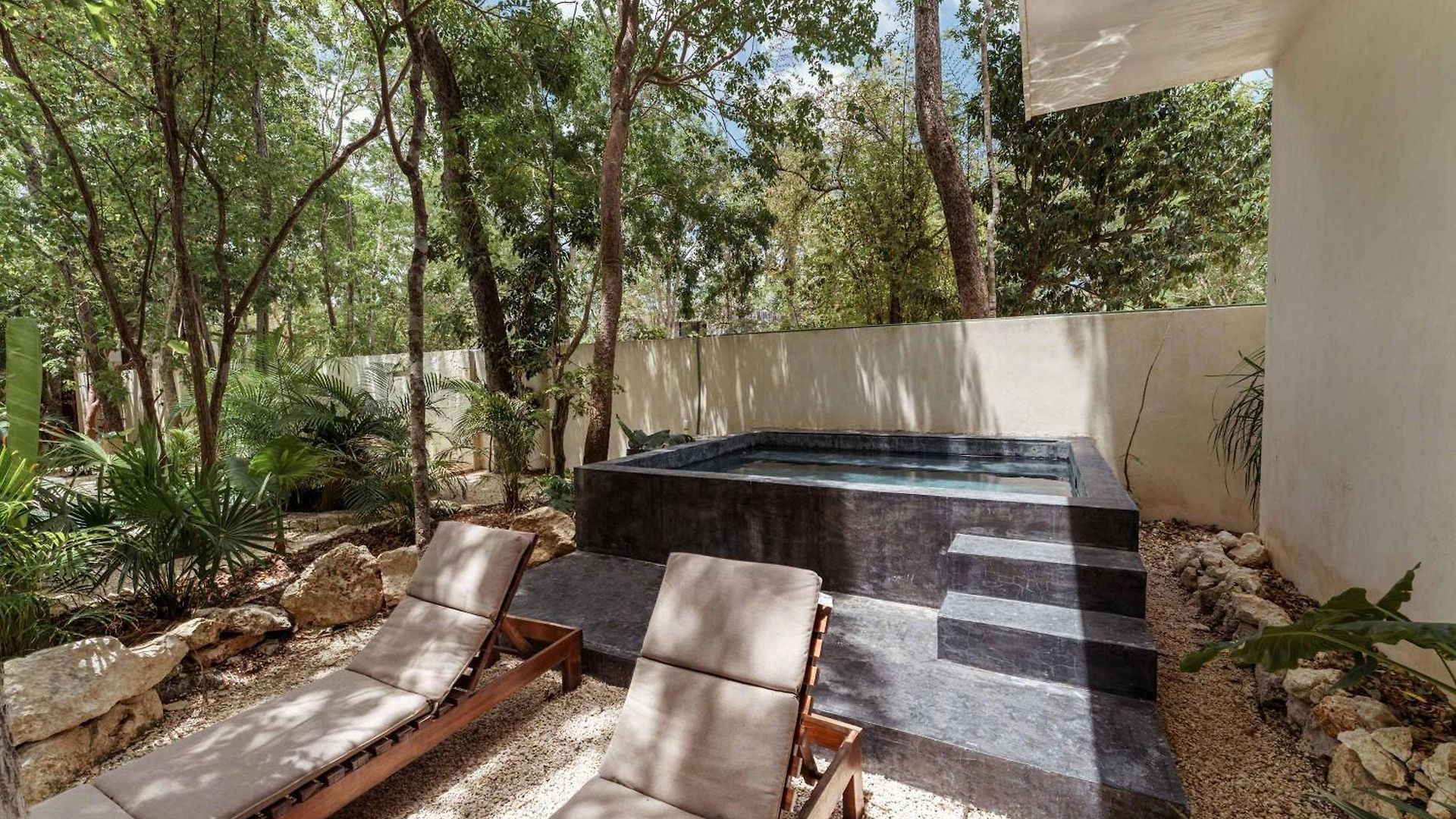 Stylish Ground-floor 3br Haven With Luxe Plunge Pool Holiday home *