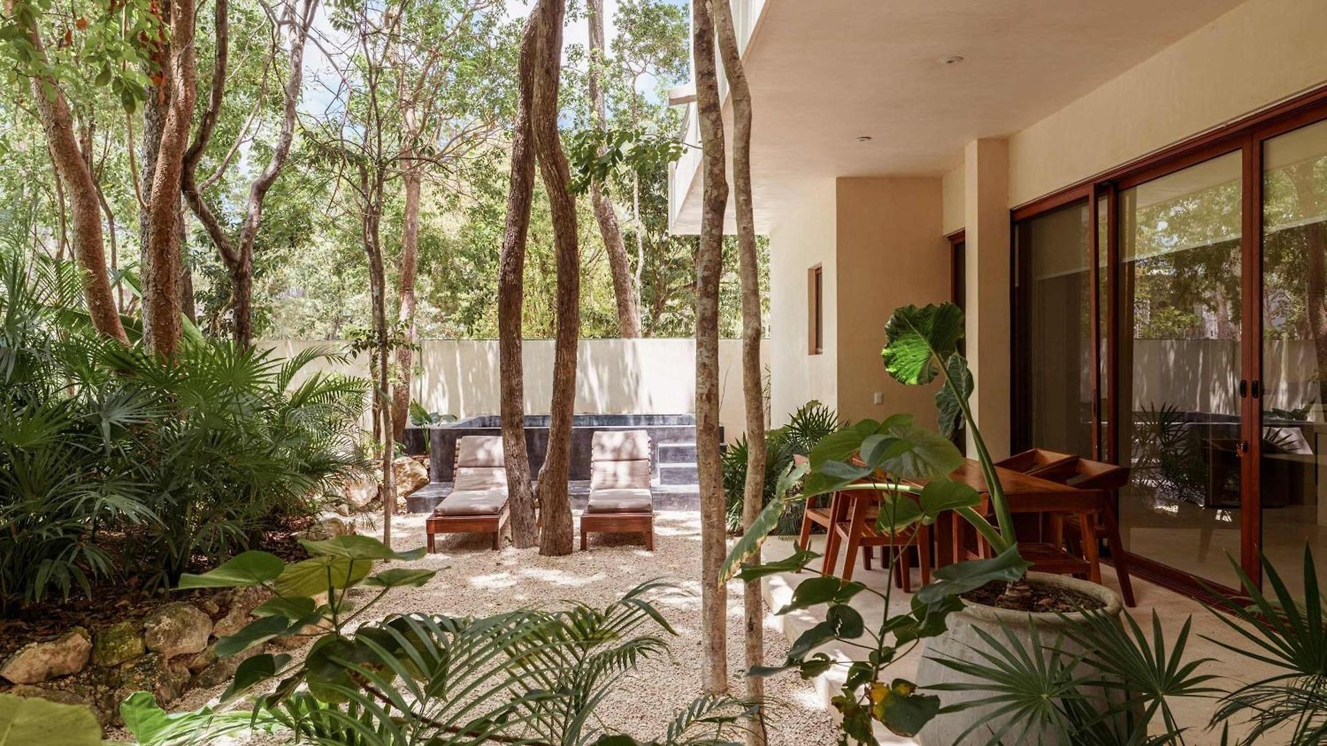 Stylish Ground-floor 3br Haven With Luxe Plunge Pool Holiday home *