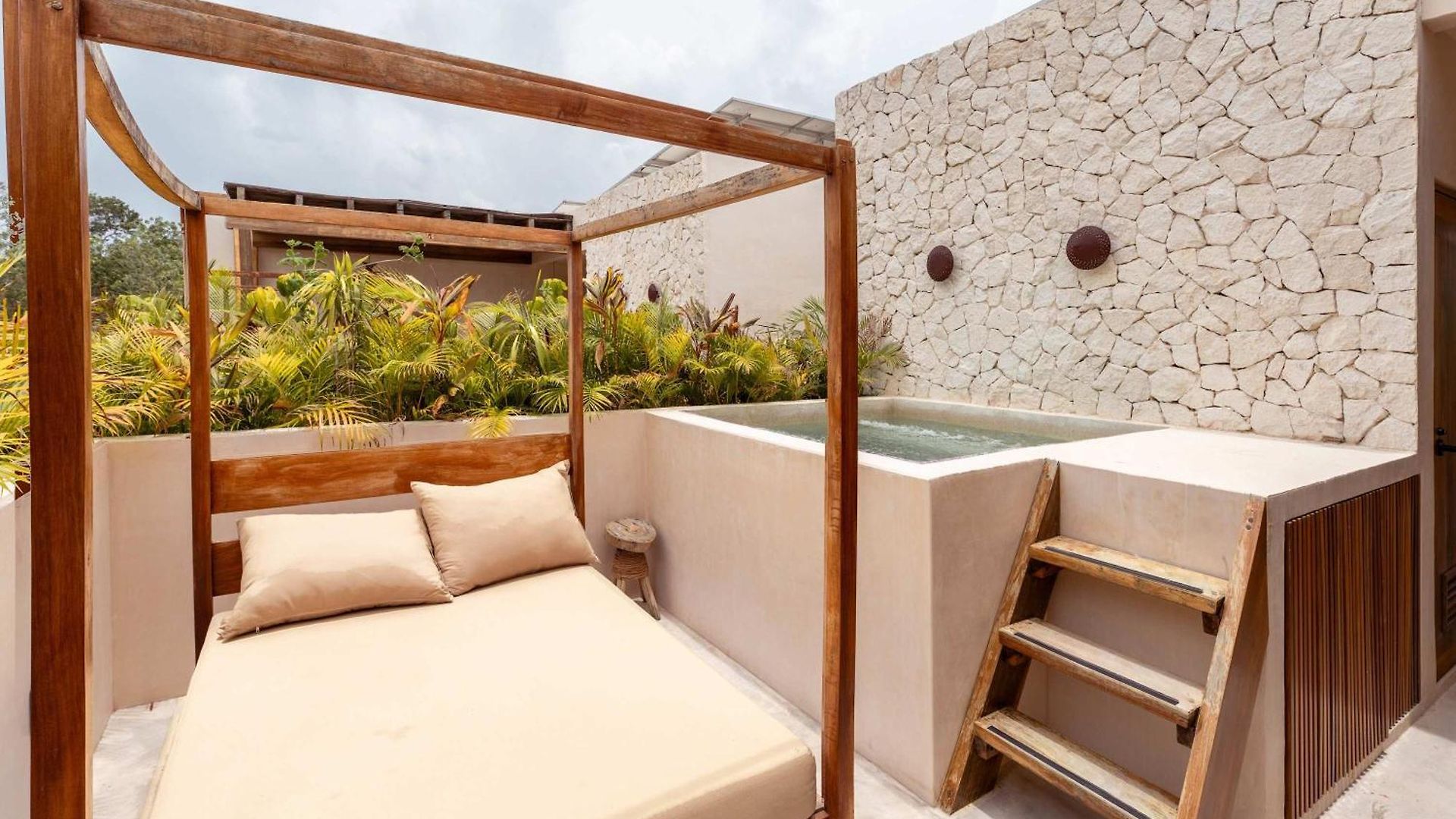 Luxe 3br - Two Private Pools Including Rooftop Modern Boho Style Villa *
