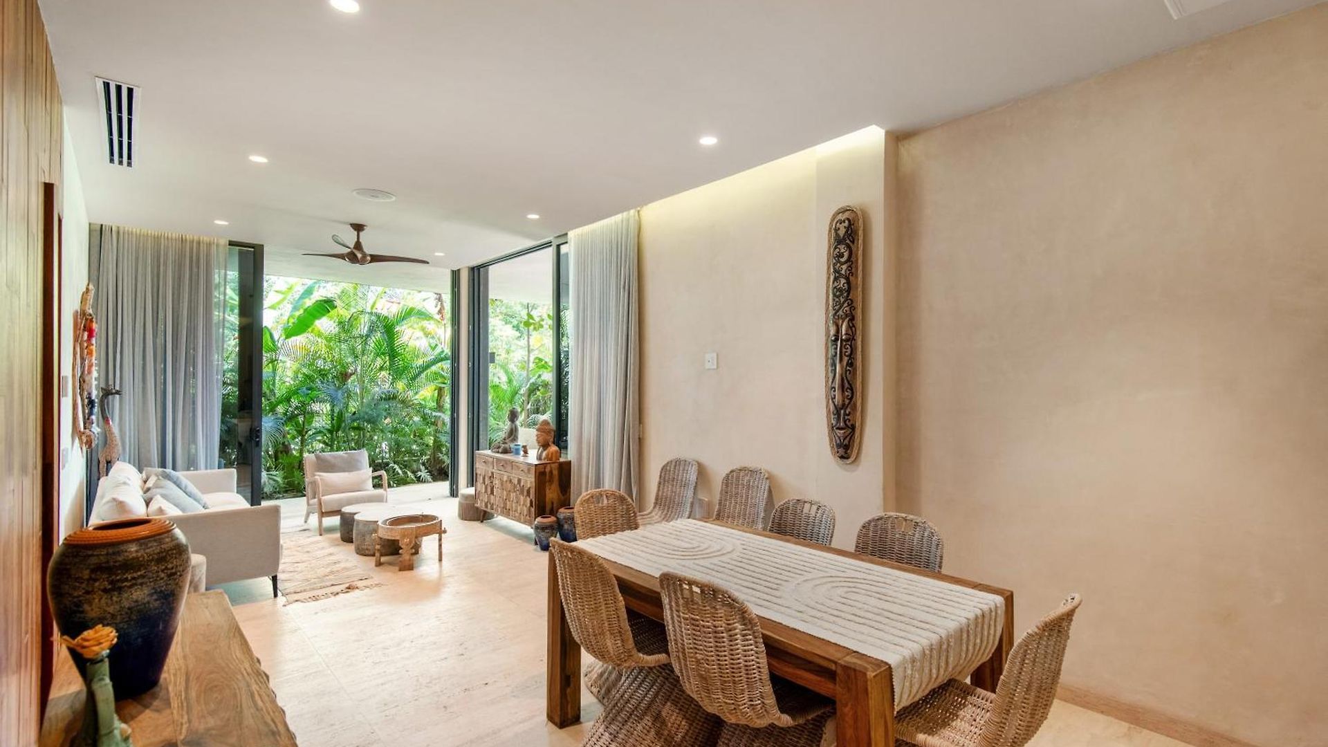 Modern Retreat With Private Garden And Jacuzzi