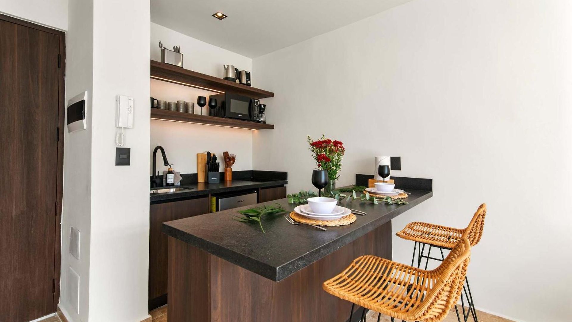 Stylish 1br With Private Pool & Balcony *