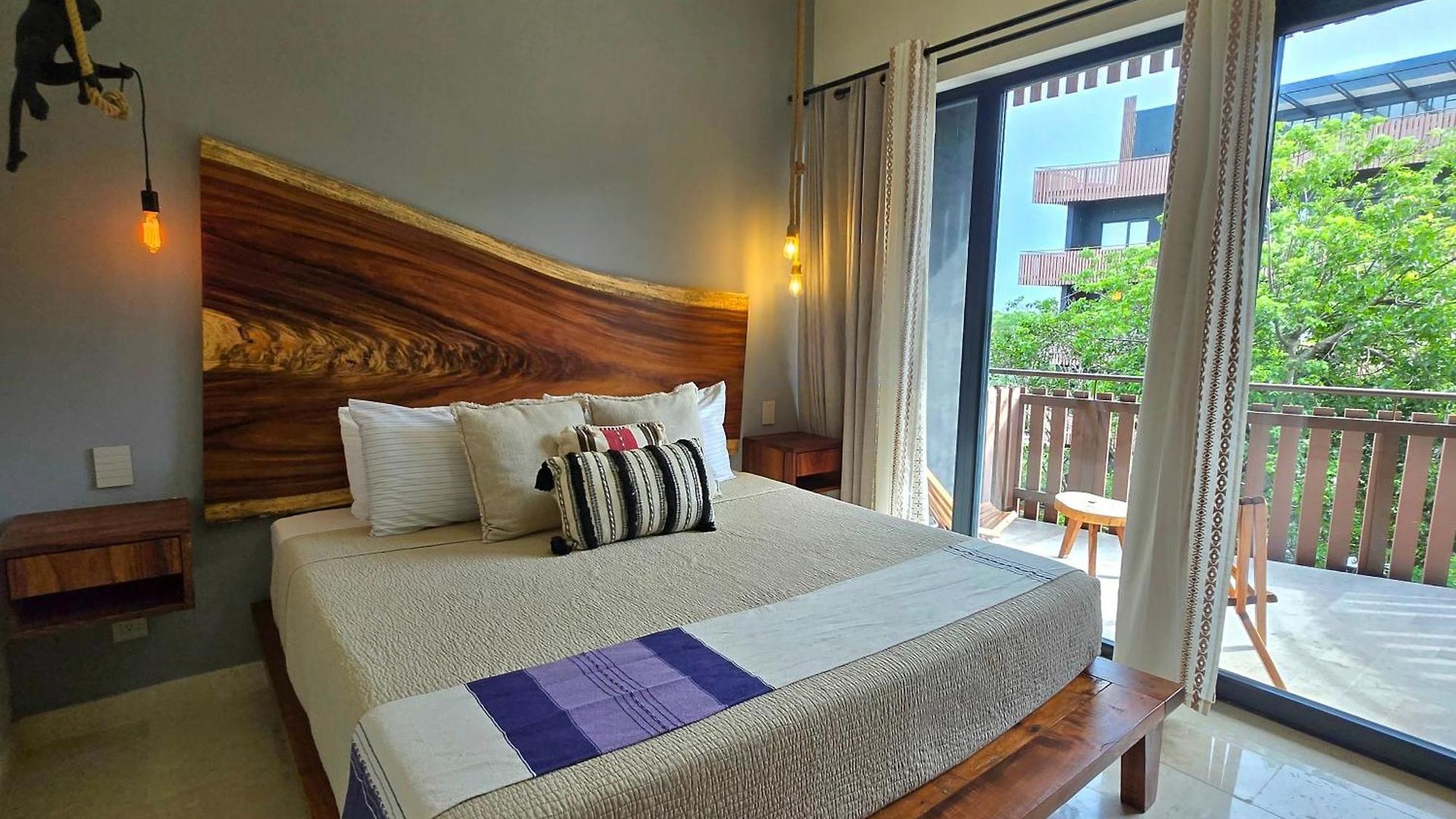Apartment 1br - Sea View Rooftop Pools Steps To & Jaguar Park