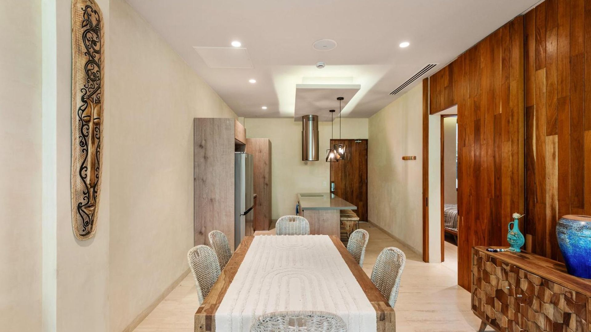 Modern Retreat With Private Garden And Jacuzzi Apartment