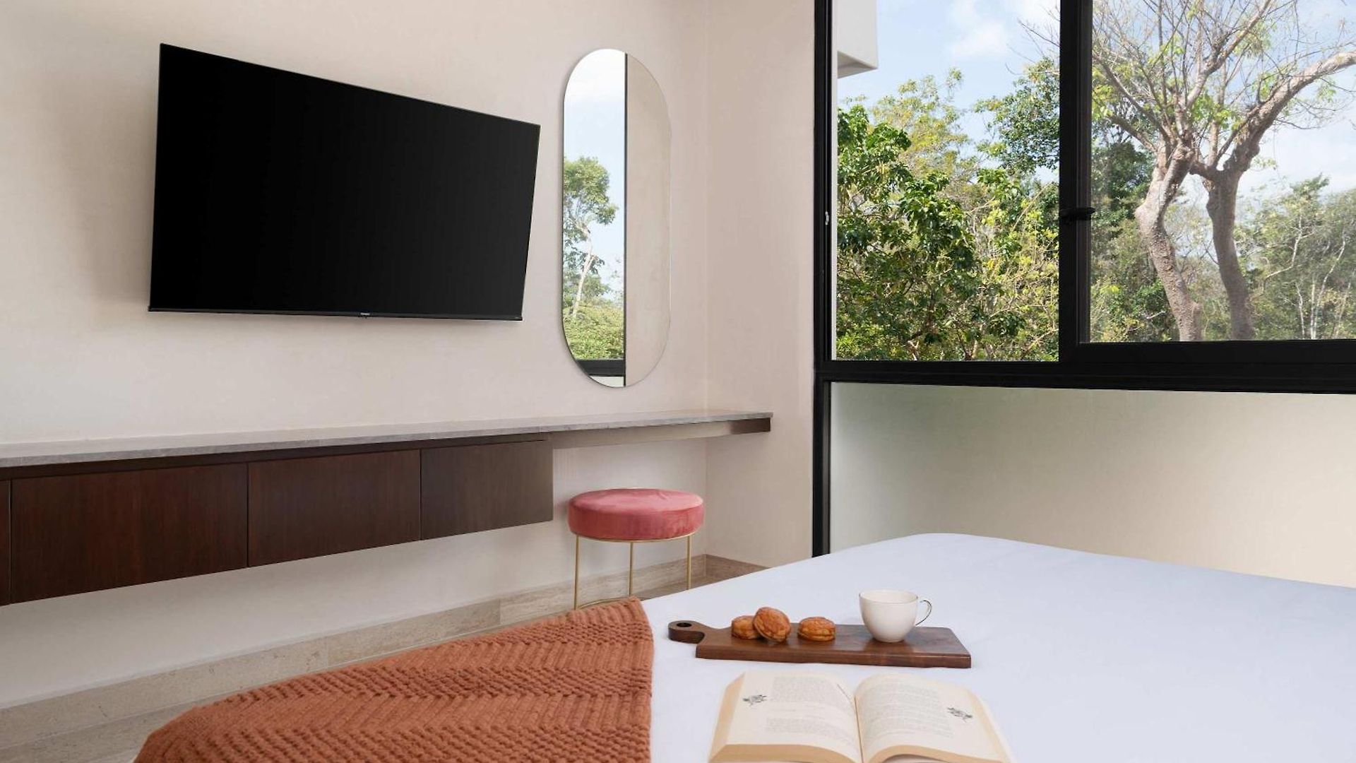 Apartamento Maria - Modern 2br Retreat With Pool