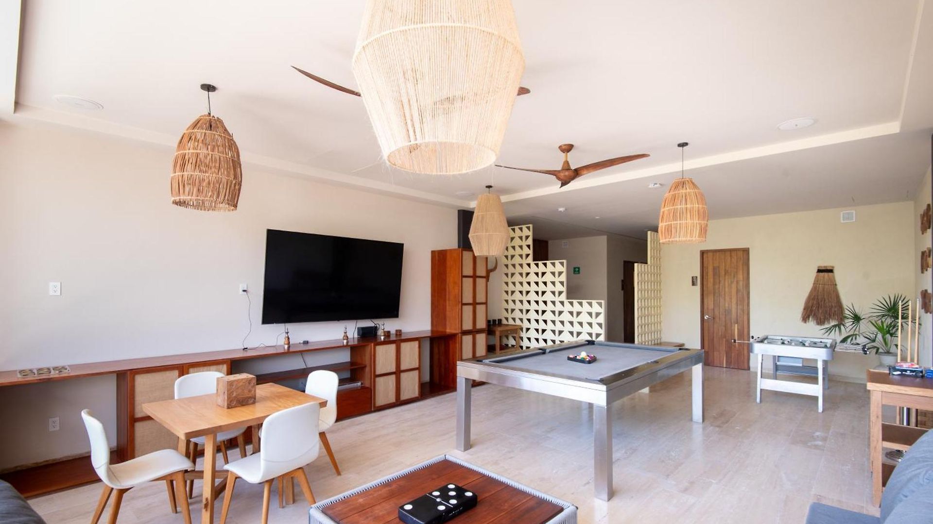 Modern Retreat With Private Garden And Jacuzzi Apartment *