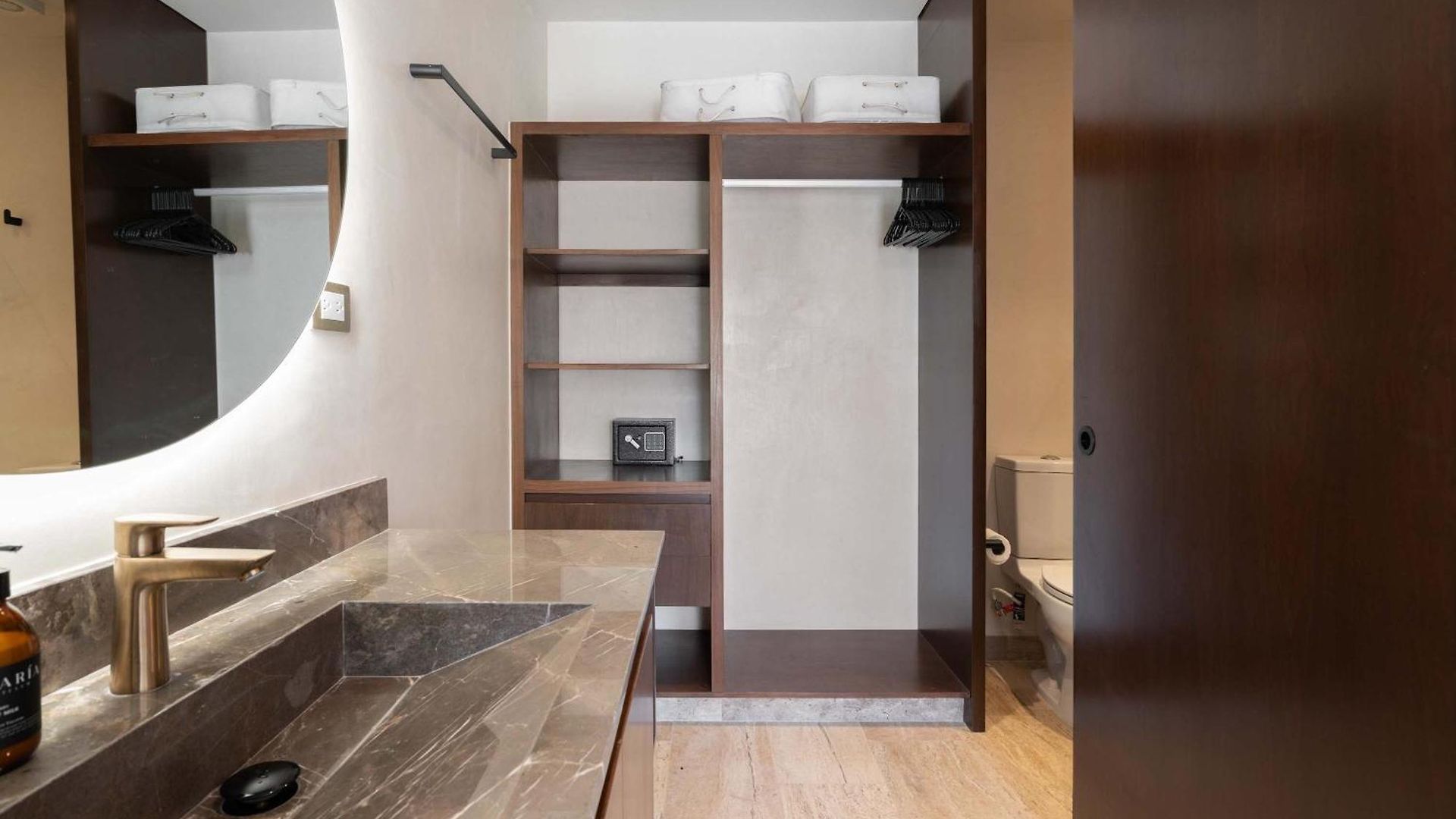 Maria - Modern 2br Retreat With Pool