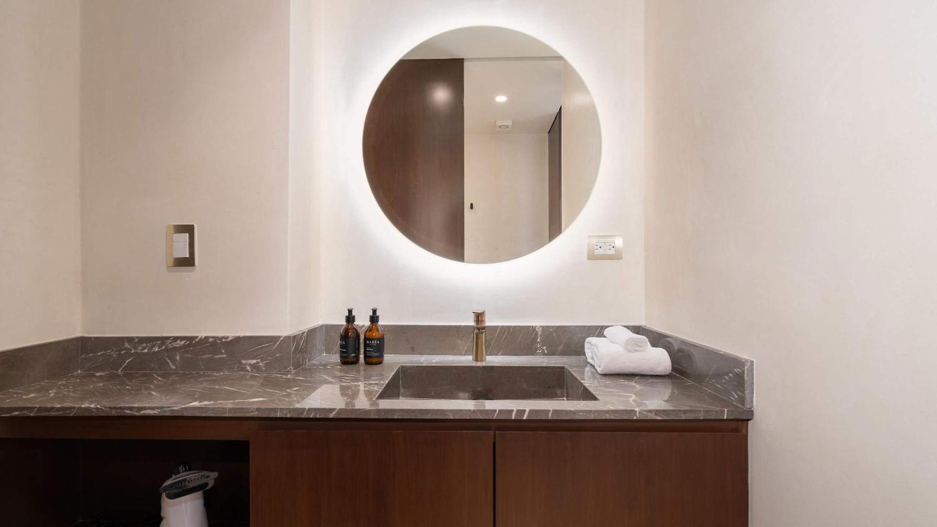 Maria - Modern 2br Retreat With Pool Apartamento *