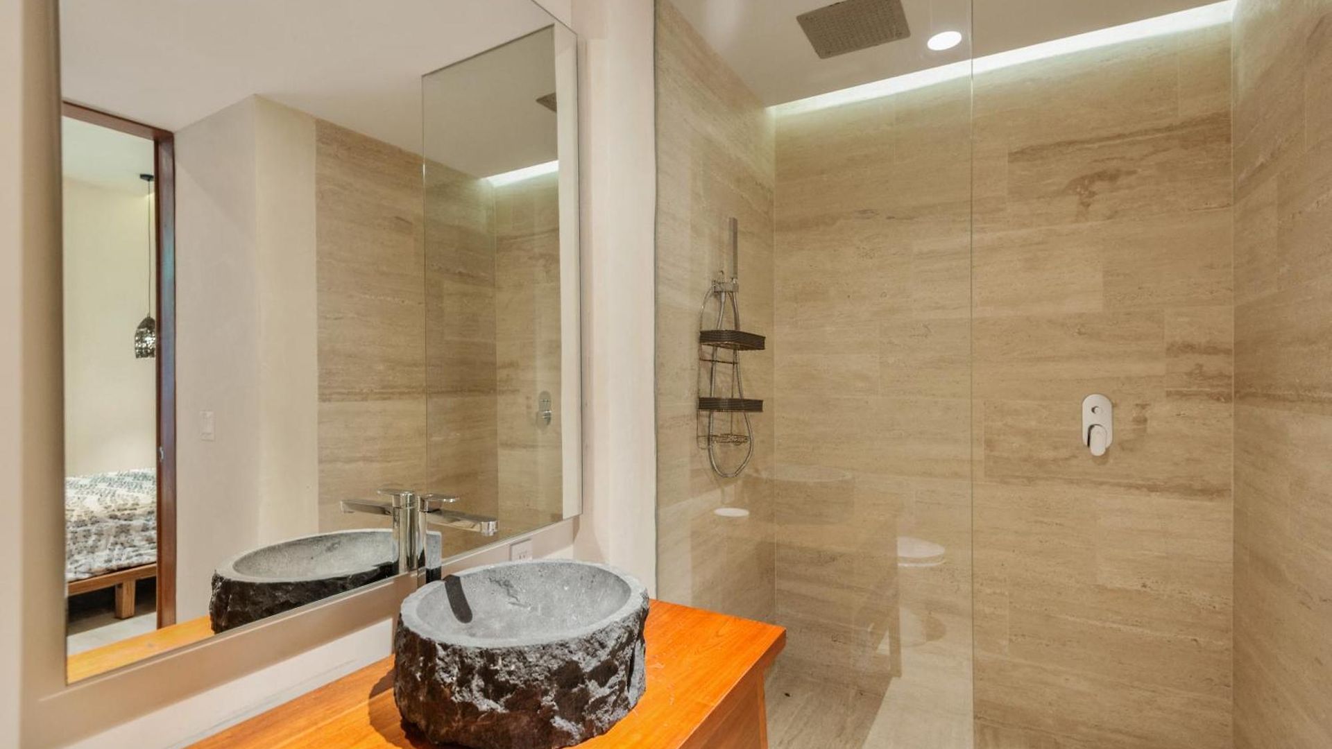 Modern Retreat With Private Garden And Jacuzzi *