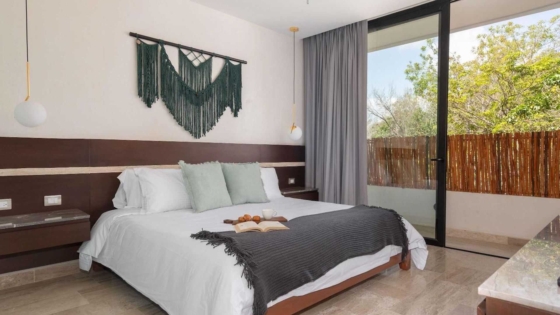 Maria - Modern 2br Retreat With Pool *