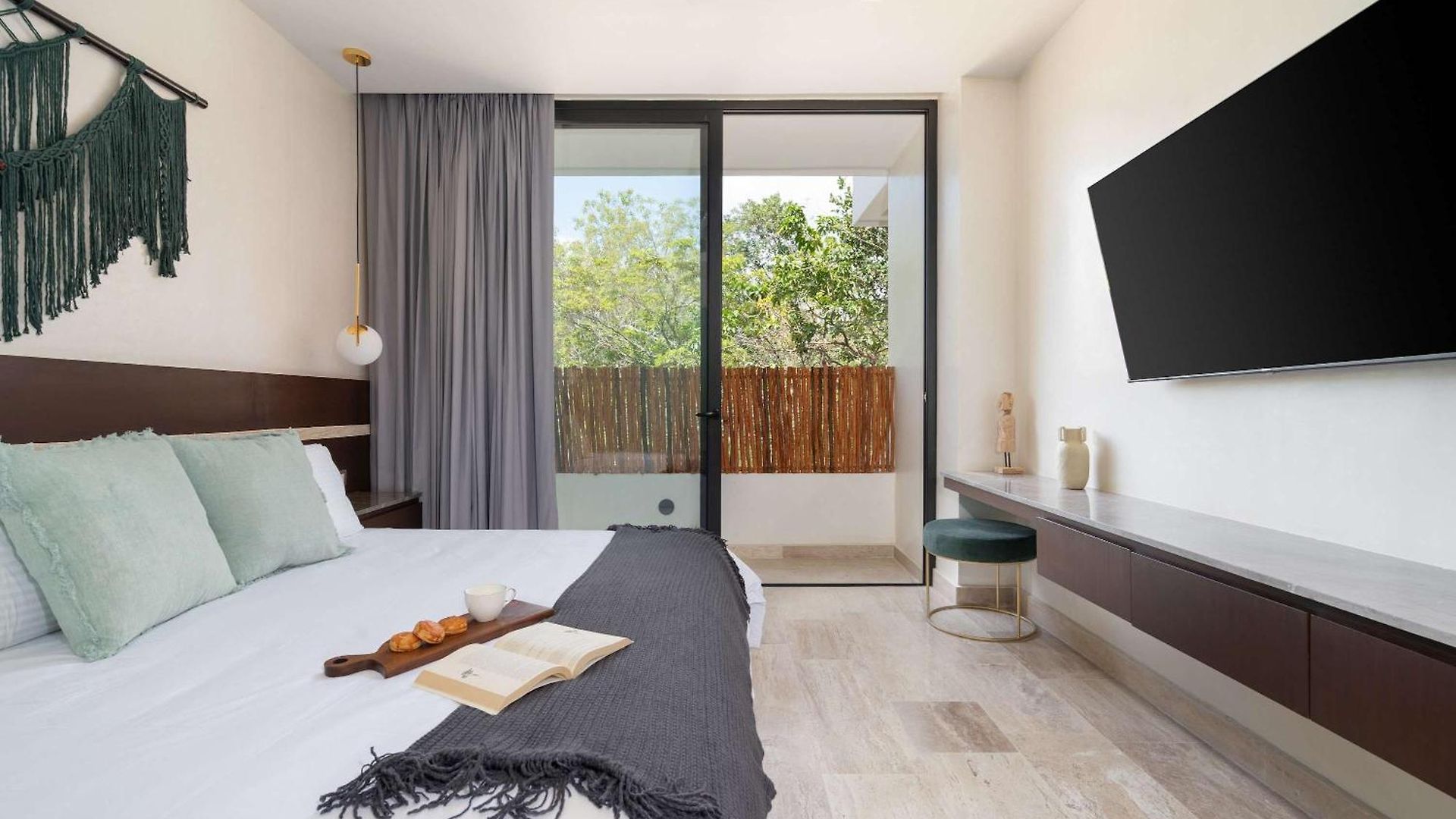Maria - Modern 2br Retreat With Pool Apartamento