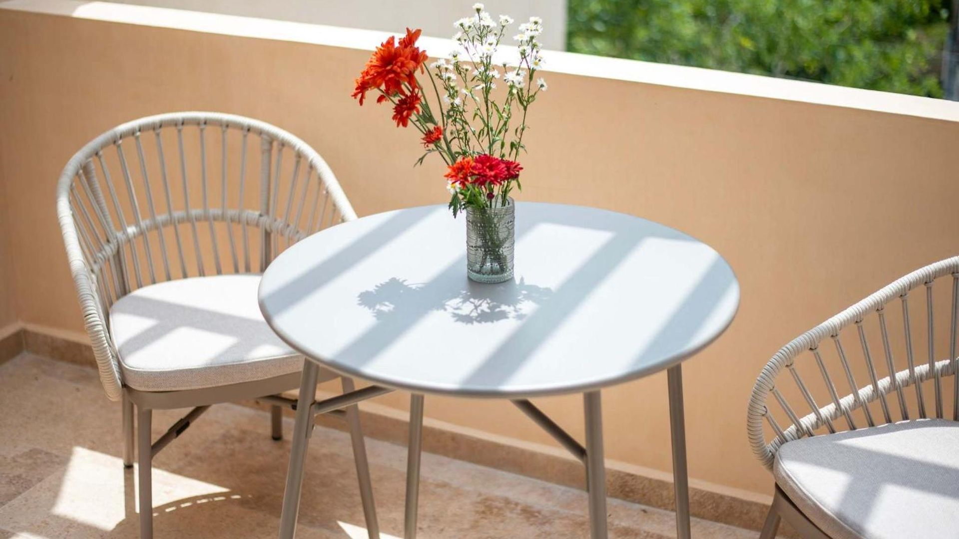 Apartment Stylish 1br With Private Pool & Balcony *
