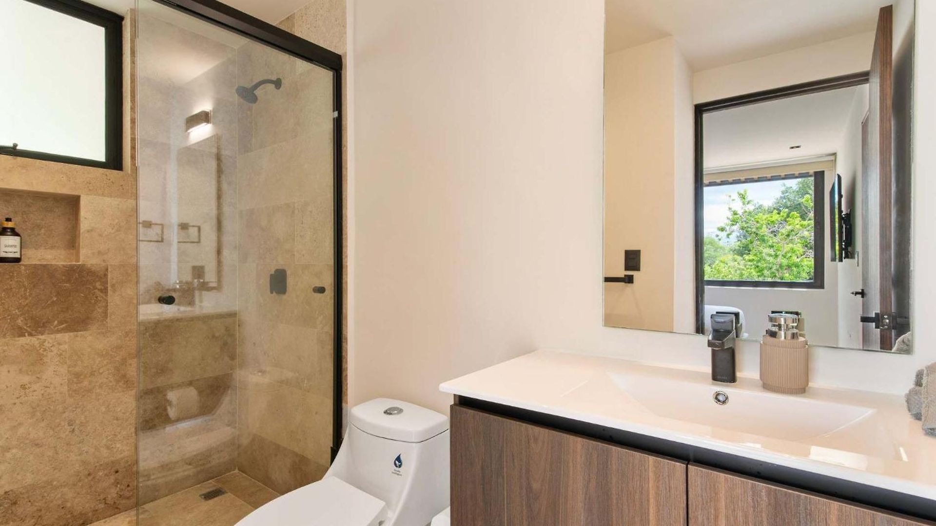 Stylish 1br With Private Pool & Balcony