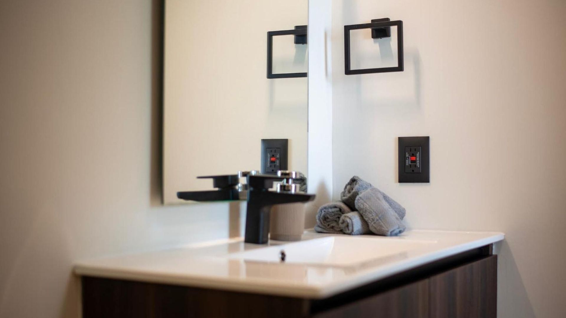 Stylish 1br With Private Pool & Balcony Apartment