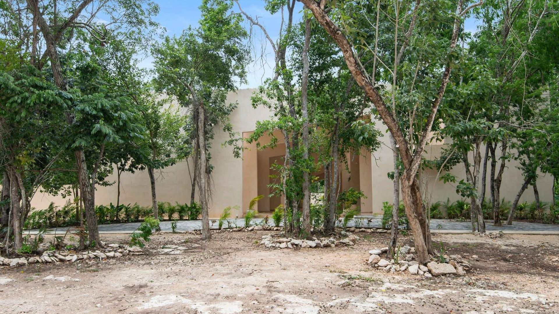 Apartment Stylish 1br With Private Pool & Balcony