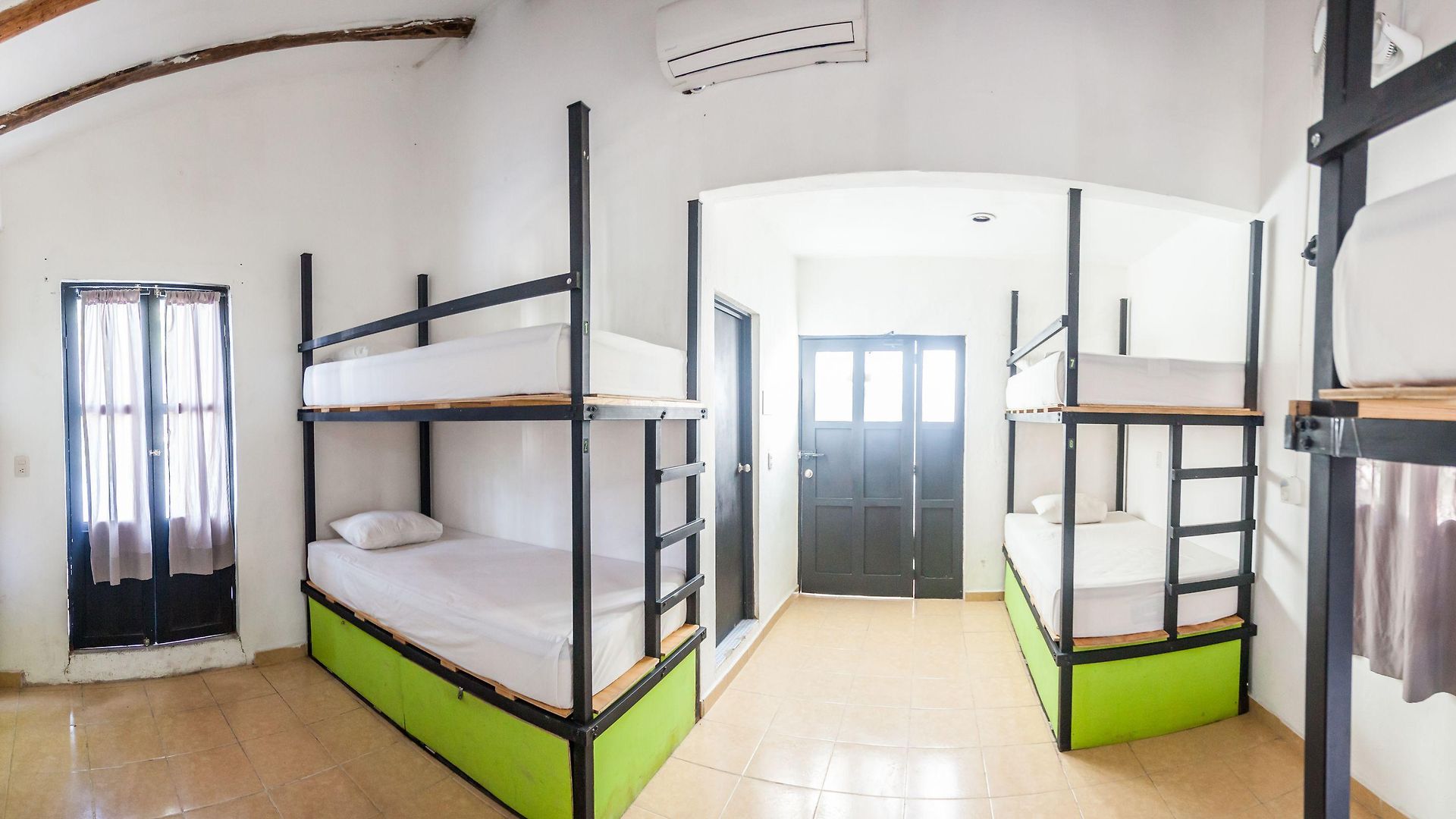 Che & Bar Adults Only Hostal *