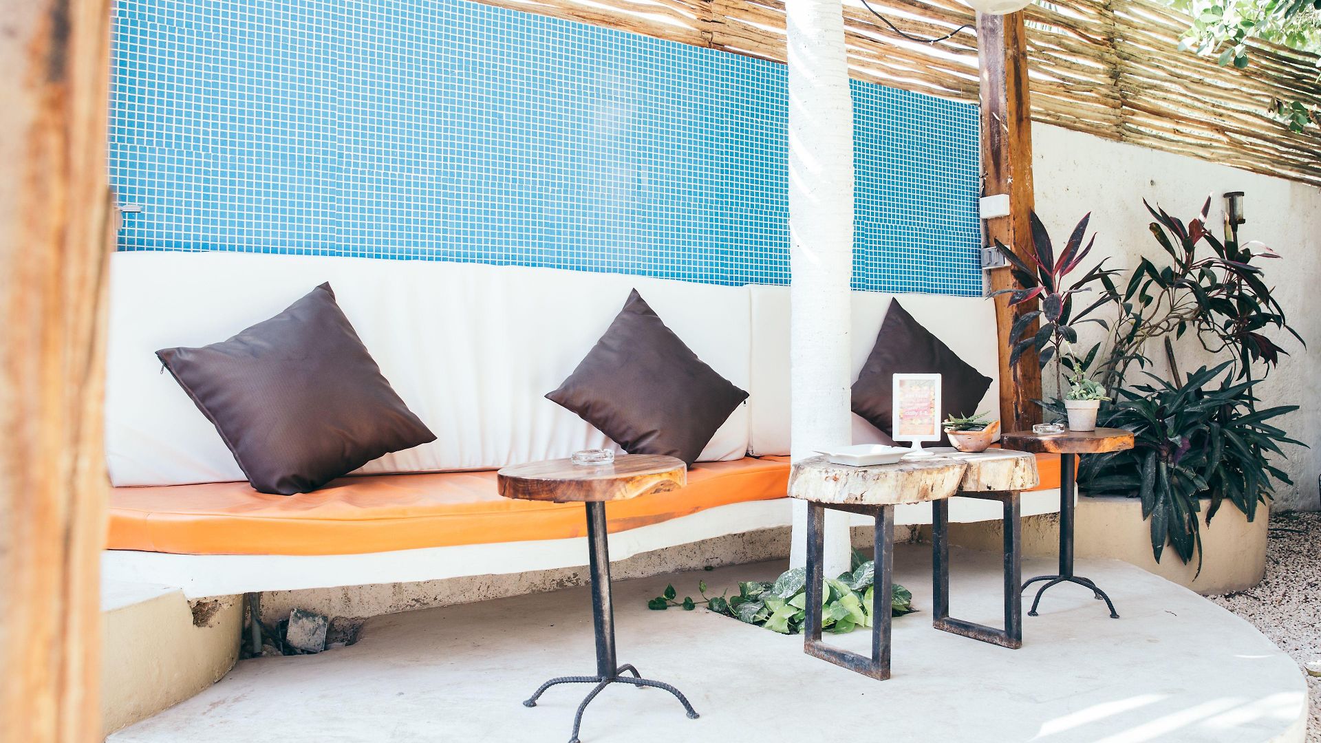 Teetotum Hotel