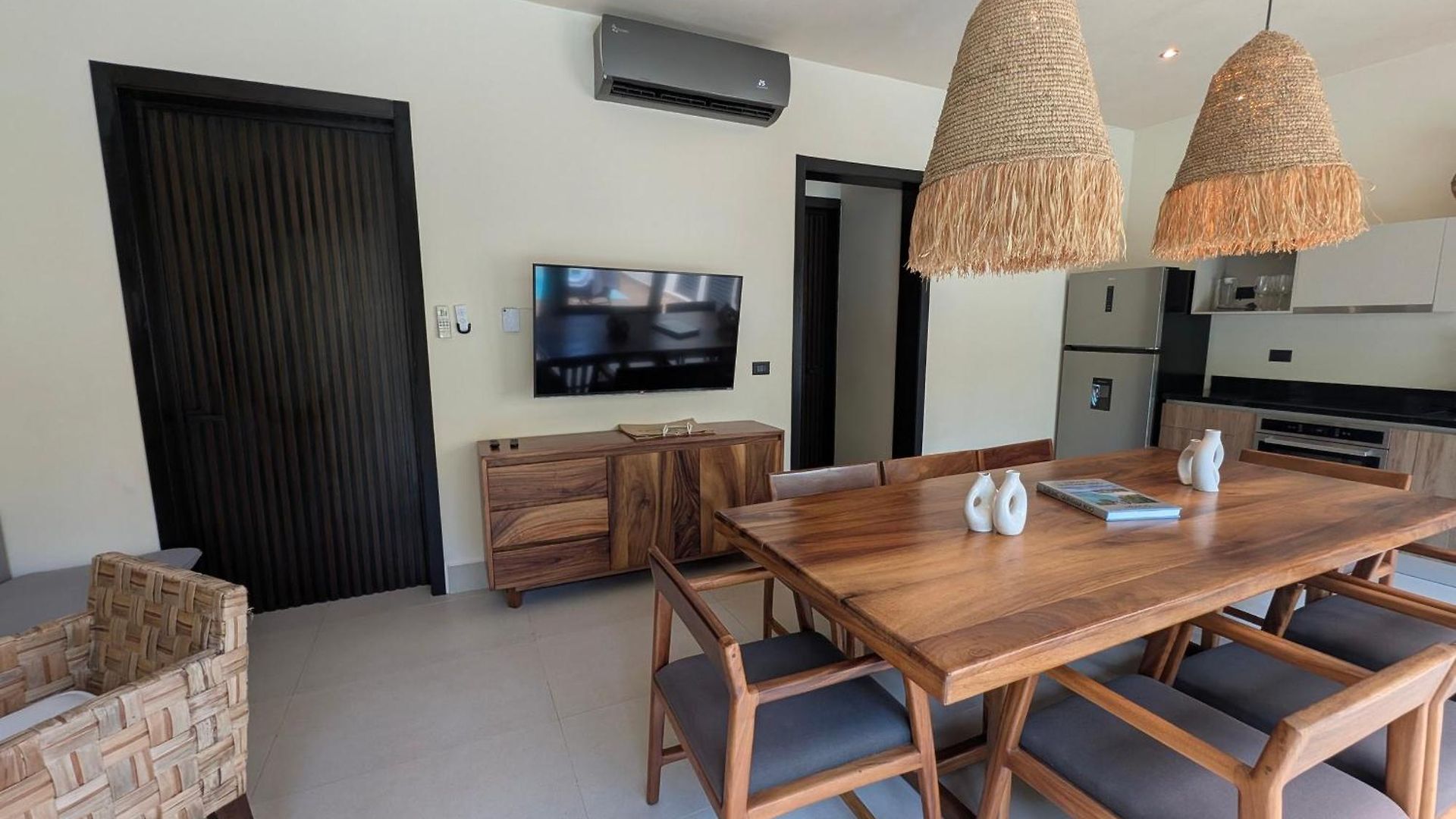 Luxury 4 Bedroom With Private Pool *