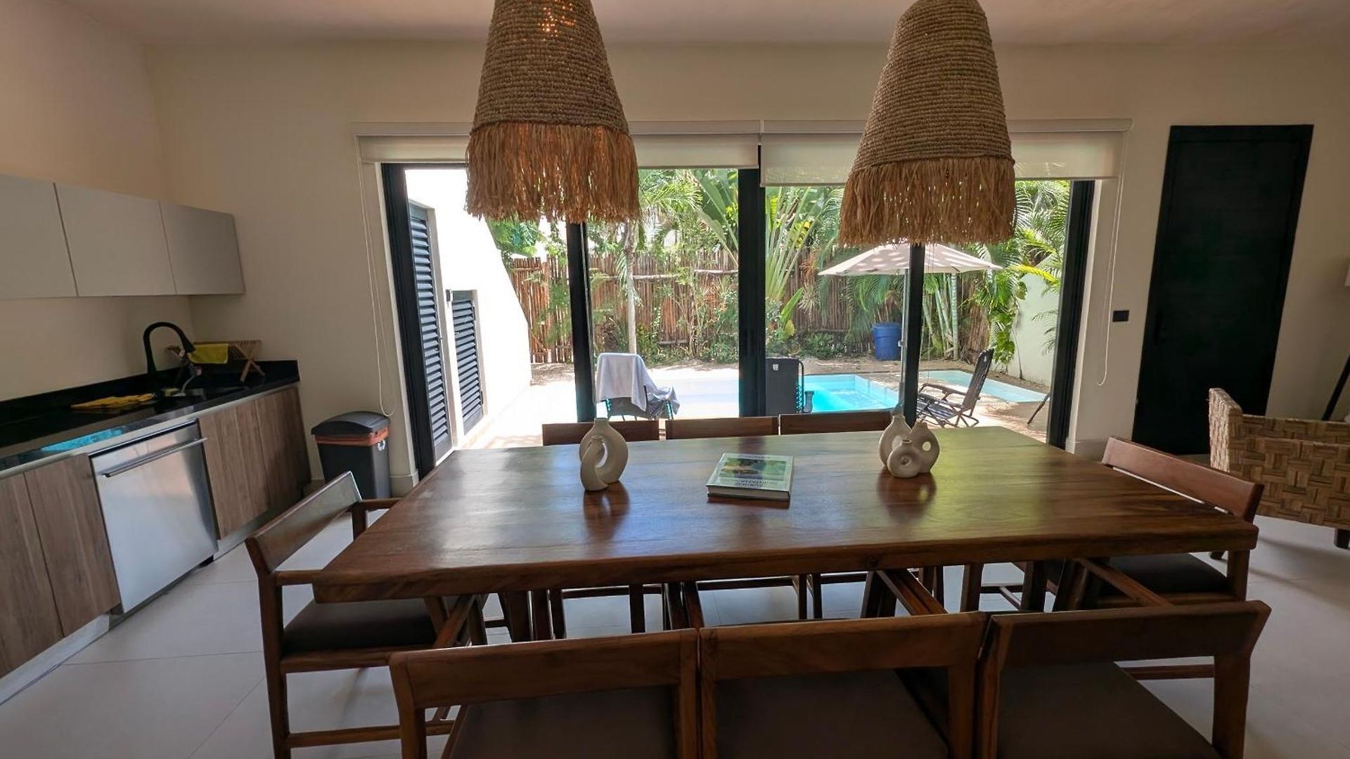 Luxury 4 Bedroom With Private Pool *