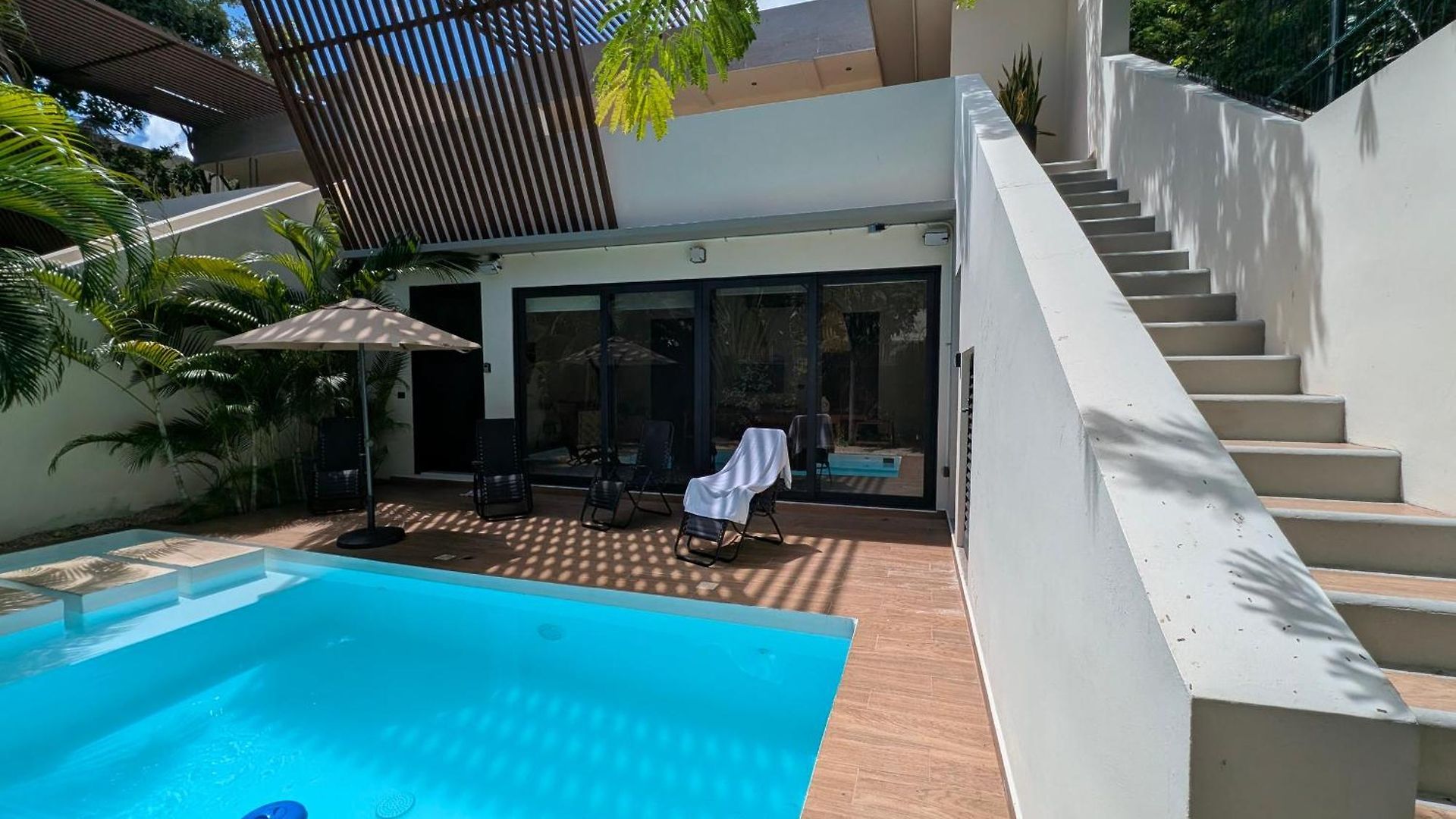 Luxury 4 Bedroom With Private Pool *