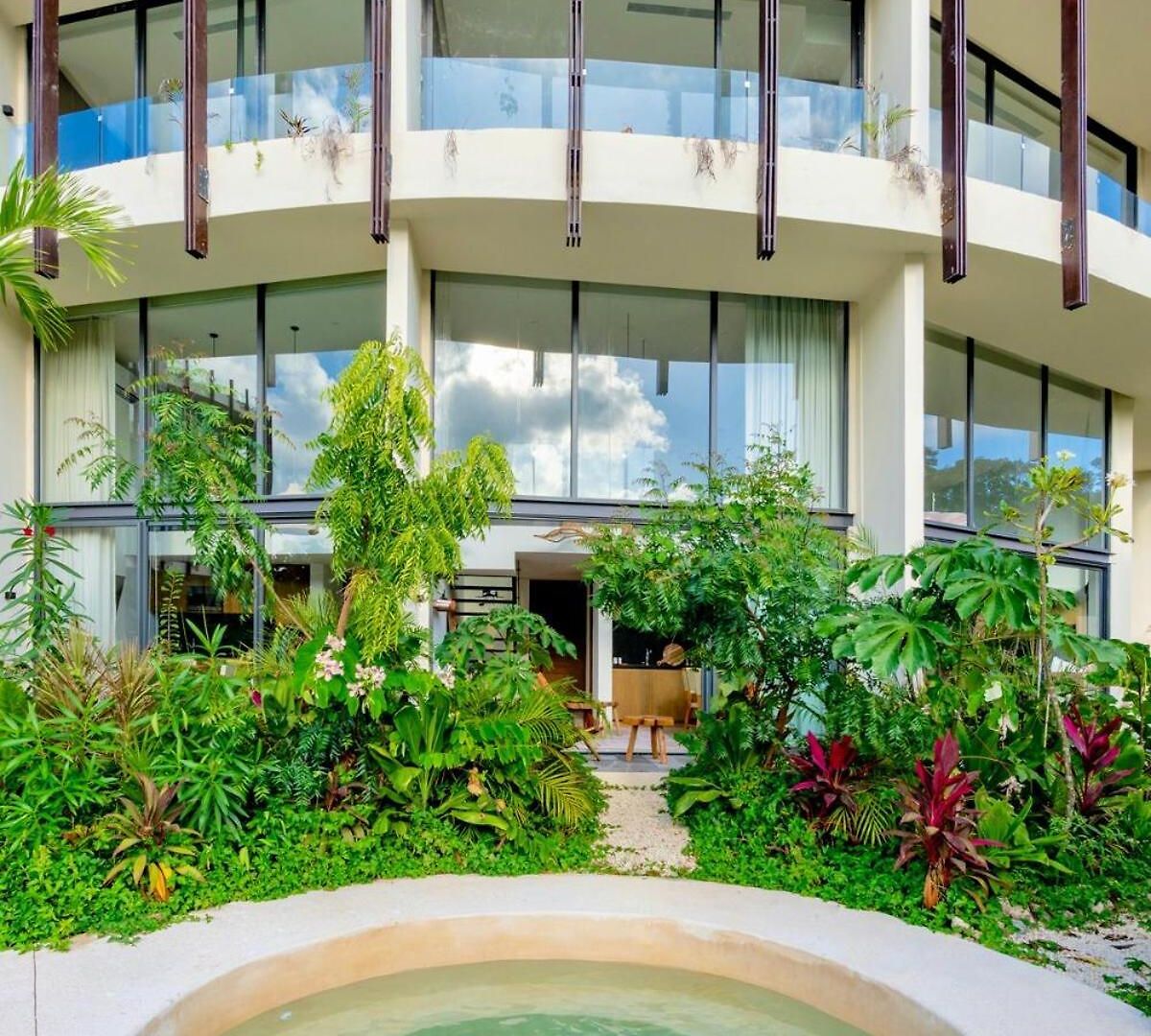 Apartment Jungle Loft Mistiq Garden 2 -skypool -gym -beach