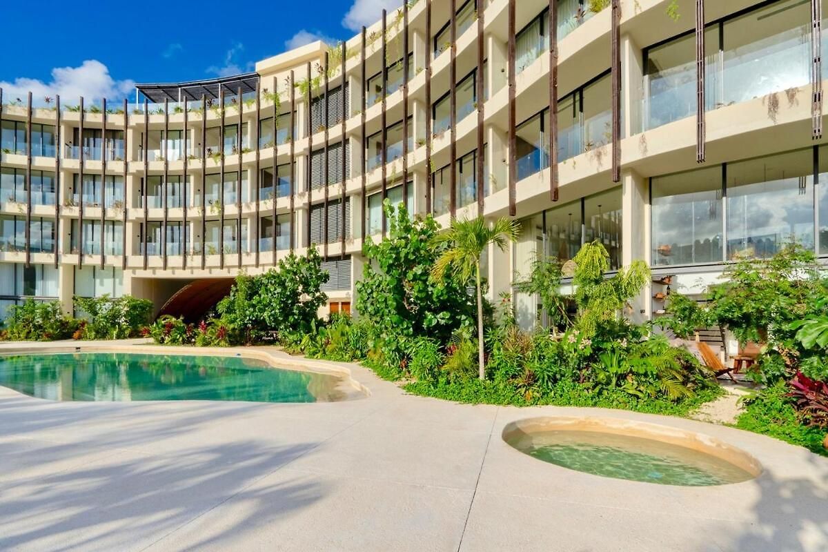 Apartment Jungle Loft Mistiq Garden 2 -skypool -gym -beach