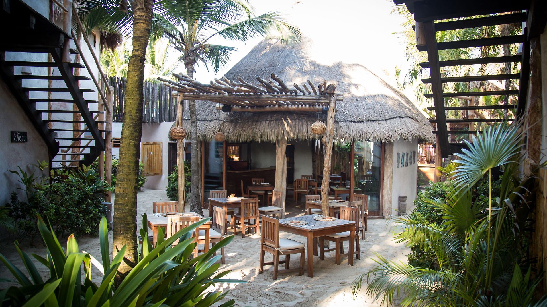 Hotel Encantada
