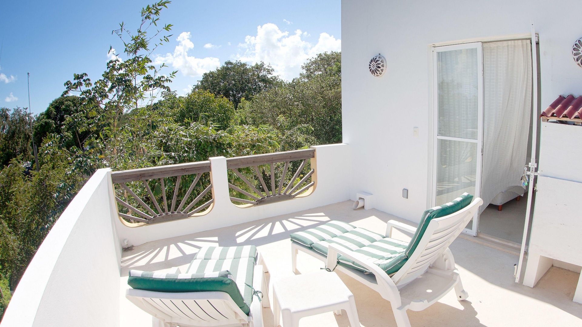 Mango Hotel