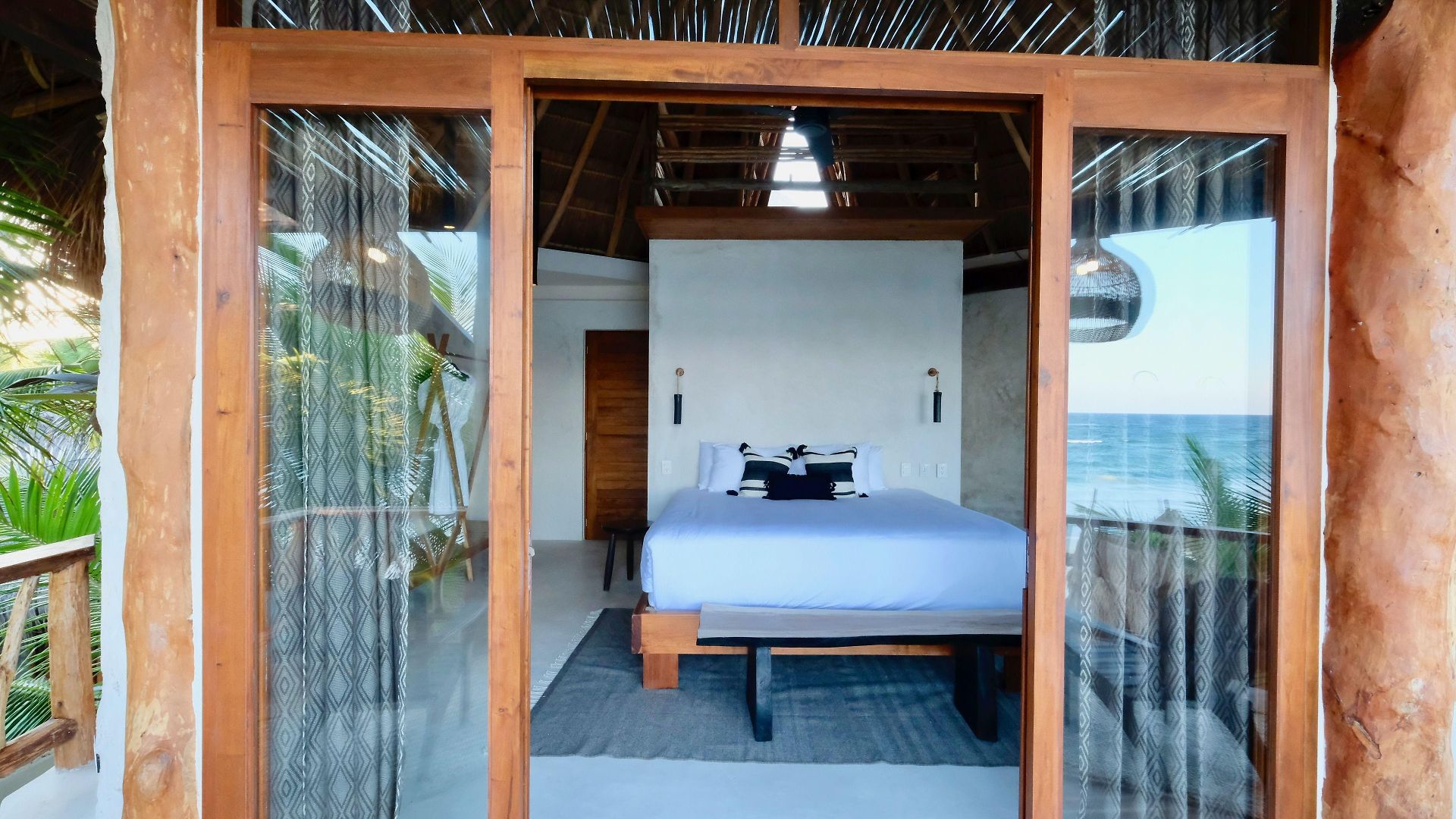 Casa Ganesh Beachfront 4*