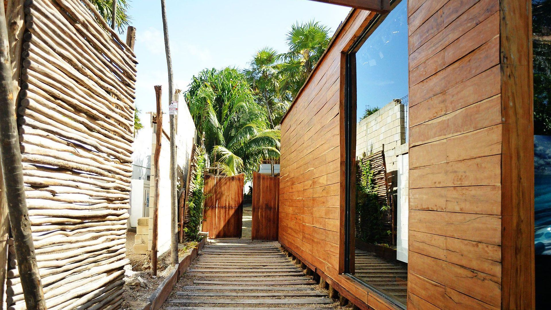 Casa Ganesh Beachfront