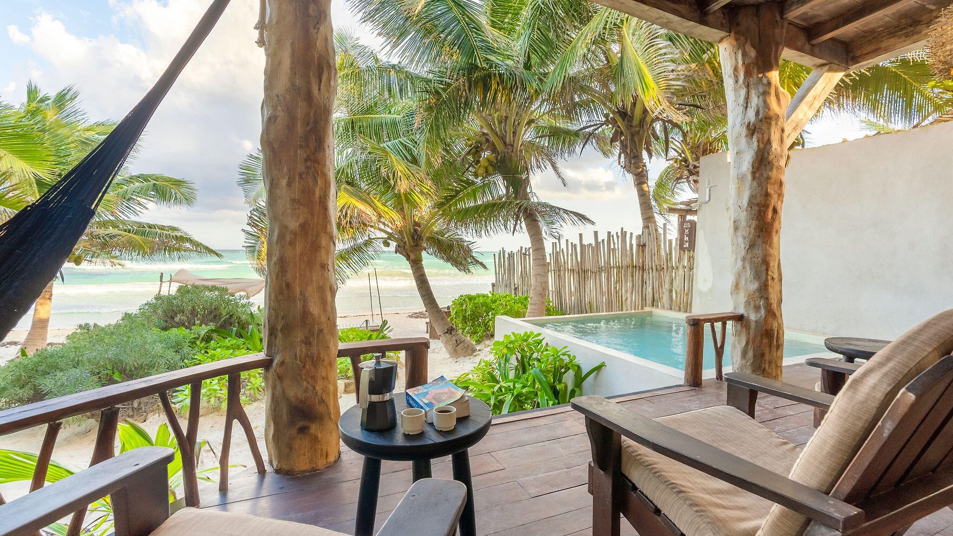 Casa Ganesh Beachfront Hotel