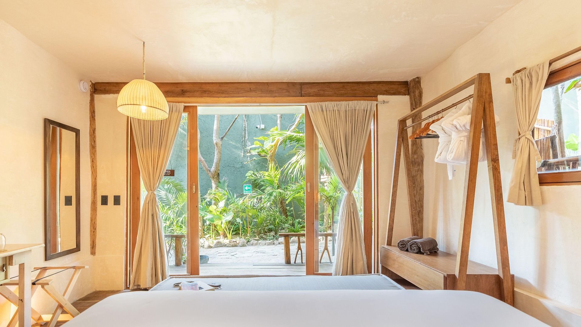 Casa Ganesh Beachfront