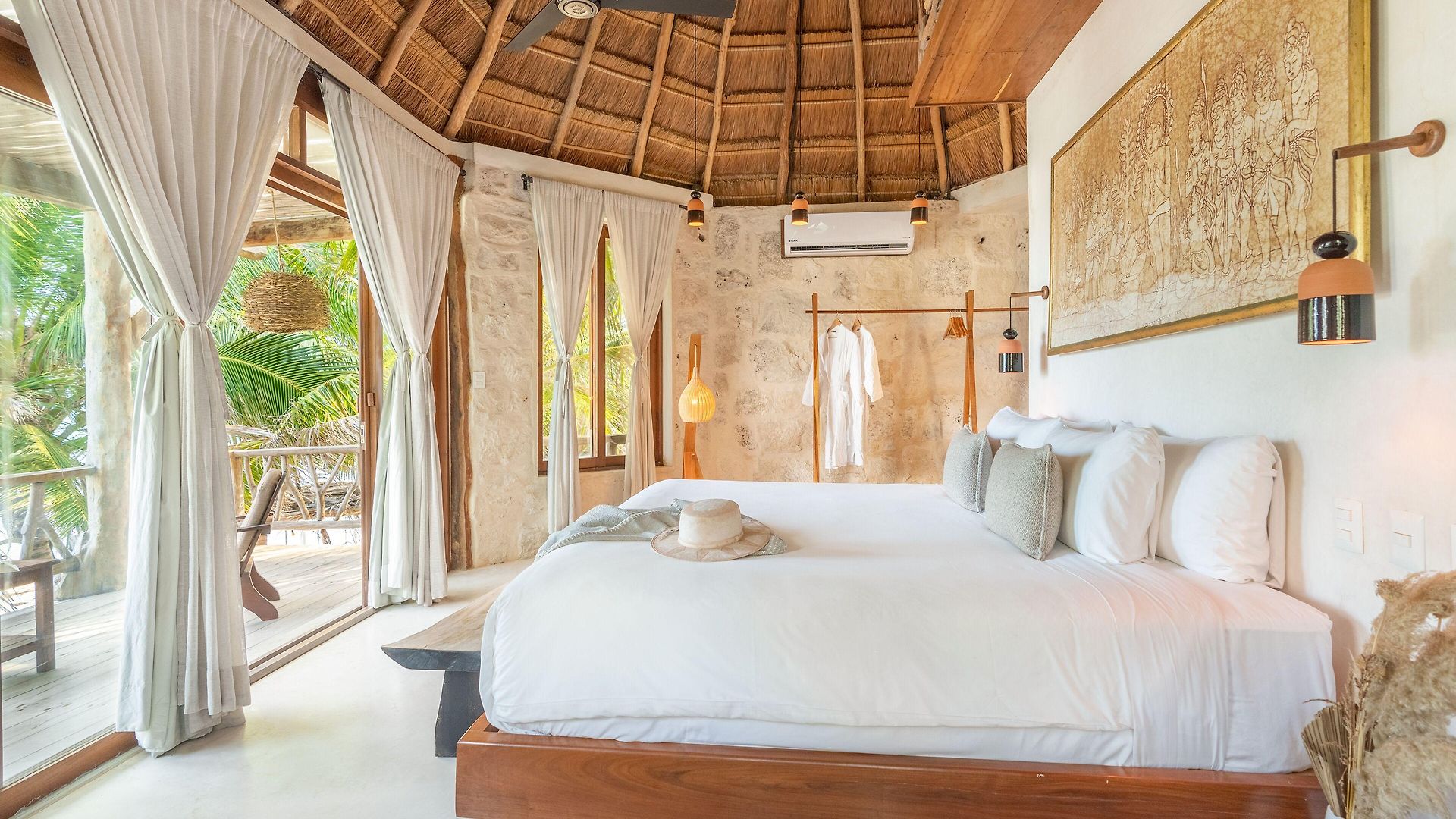 Casa Ganesh Beachfront Hotel