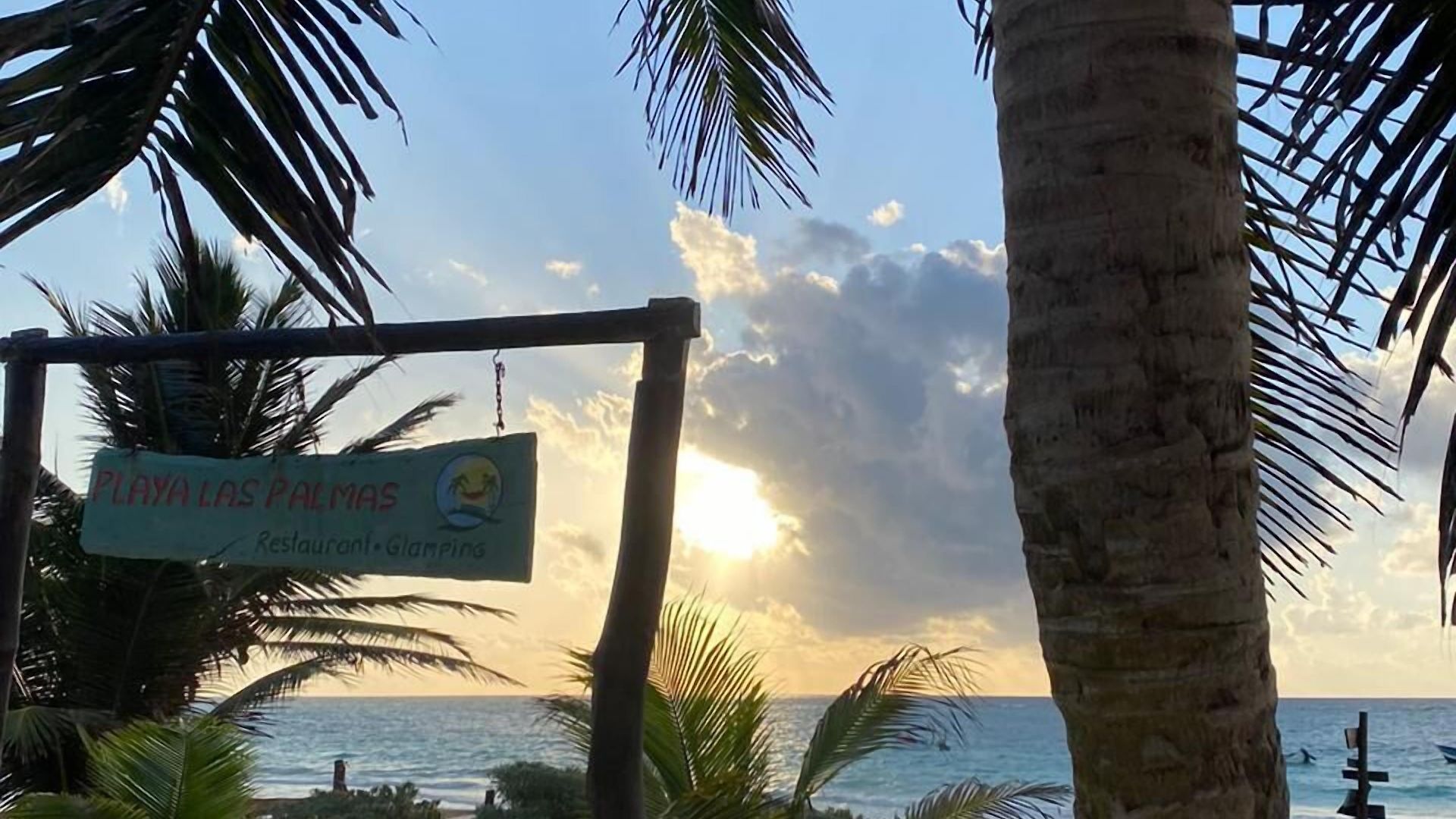 Playa Palmas Glamping Hotel