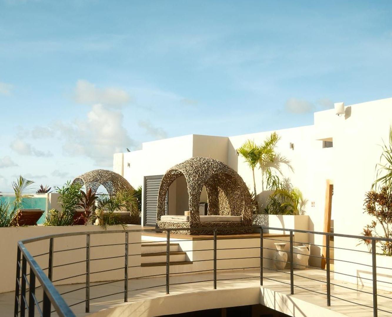 Downtown Penthouse With Private Pool, Rooftop Pool And Gym, Short Distance From Beaches, Restaurants & Nightlife *
