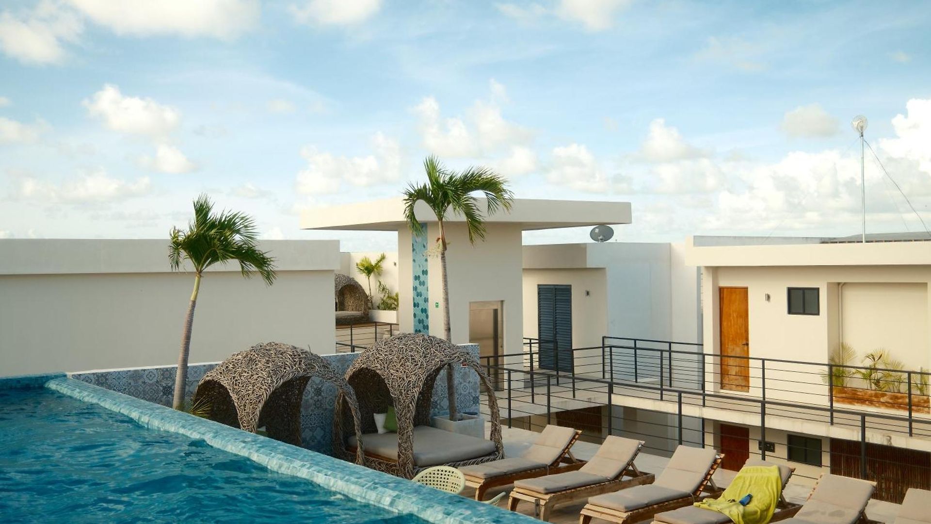 Downtown Penthouse With Private Pool, Rooftop Pool And Gym, Short Distance From Beaches, Restaurants & Nightlife Tulum