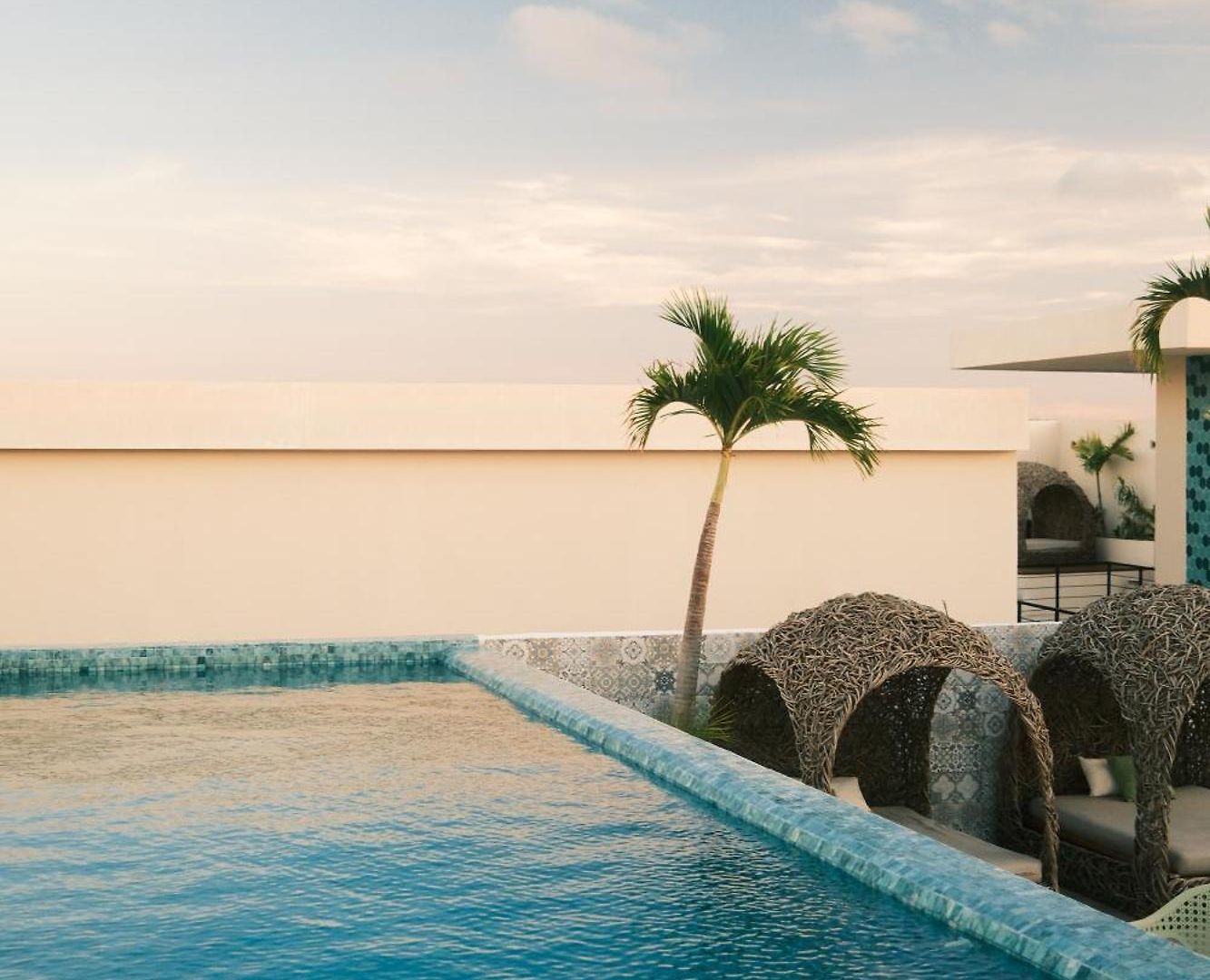 Downtown Penthouse With Private Pool, Rooftop Pool And Gym, Short Distance From Beaches, Restaurants & Nightlife Apartment *
